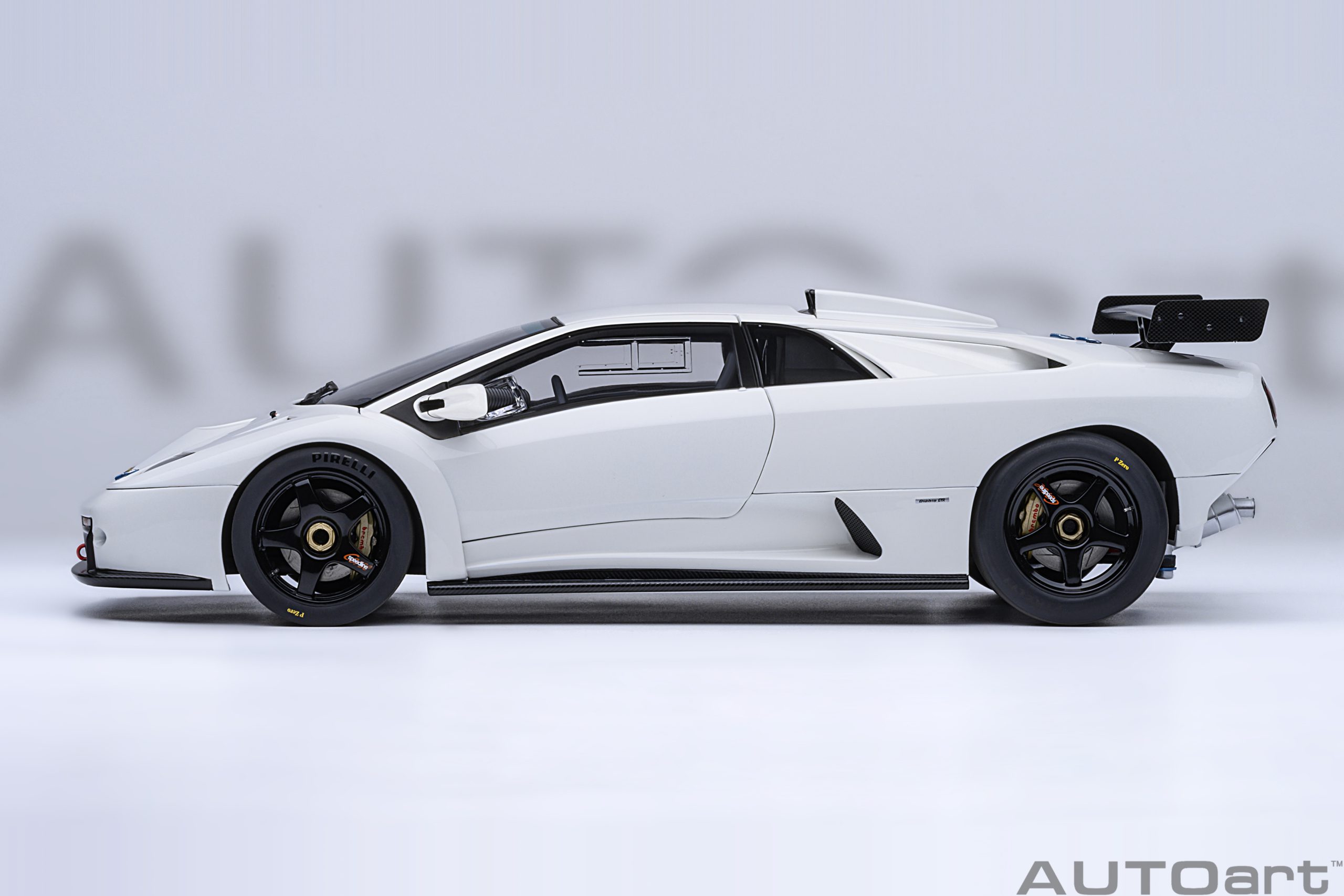 AUTOart Lamborghini Diablo GTR 1999 1:18 - Impact White - Immagine 4