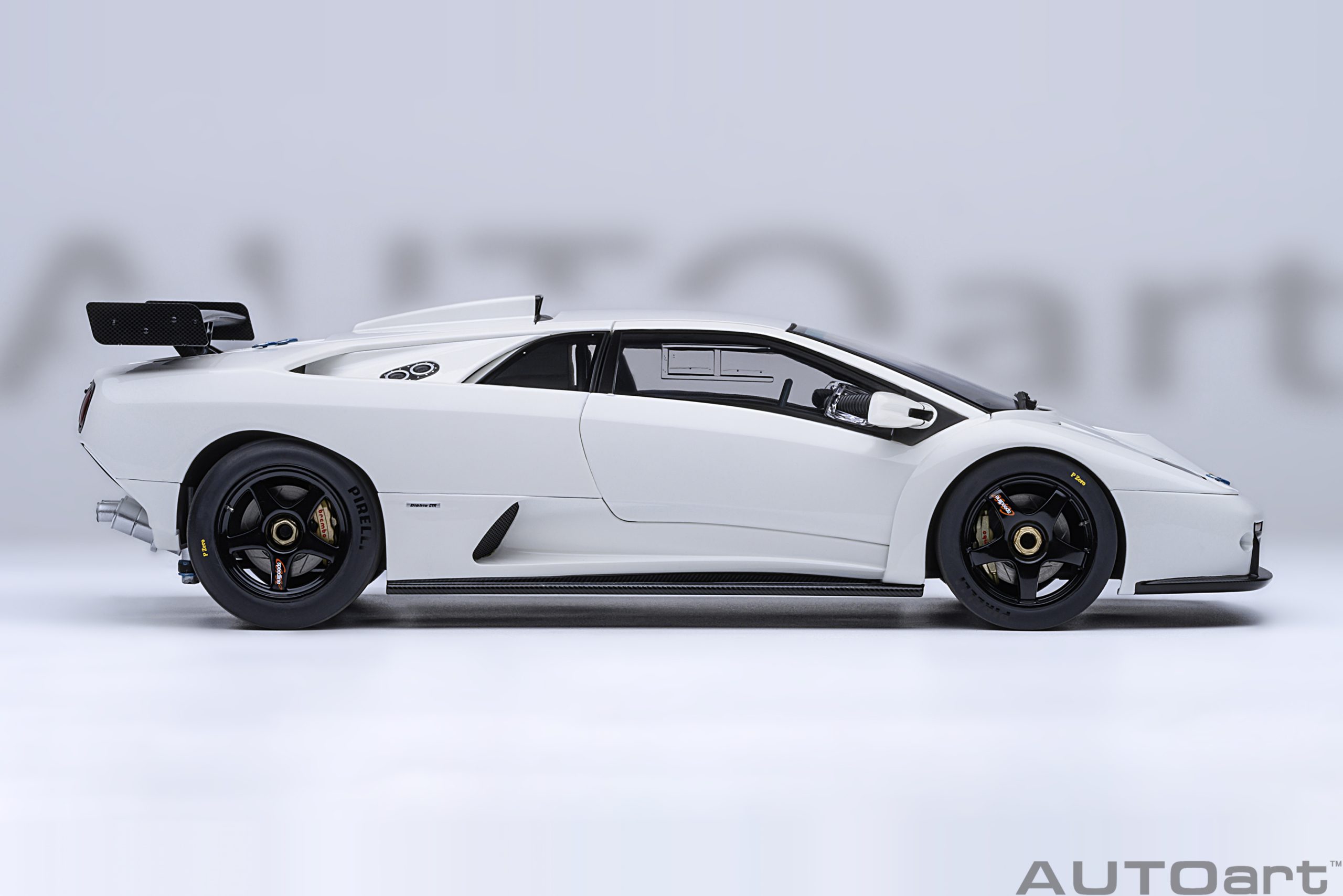 AUTOart Lamborghini Diablo GTR 1999 1:18 - Impact White - Immagine 5