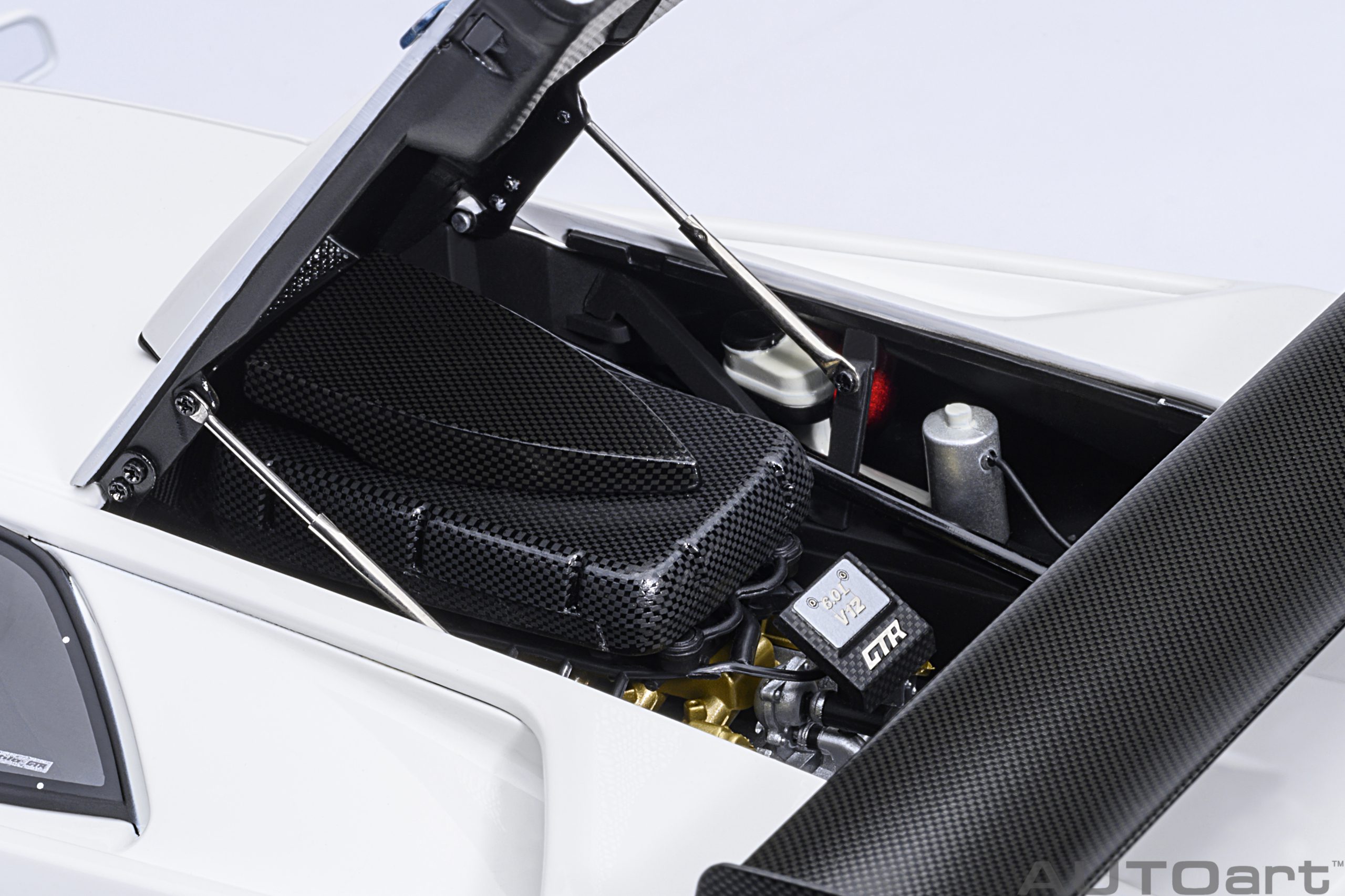 AUTOart Lamborghini Diablo GTR 1999 1:18 - Impact White - Immagine 13
