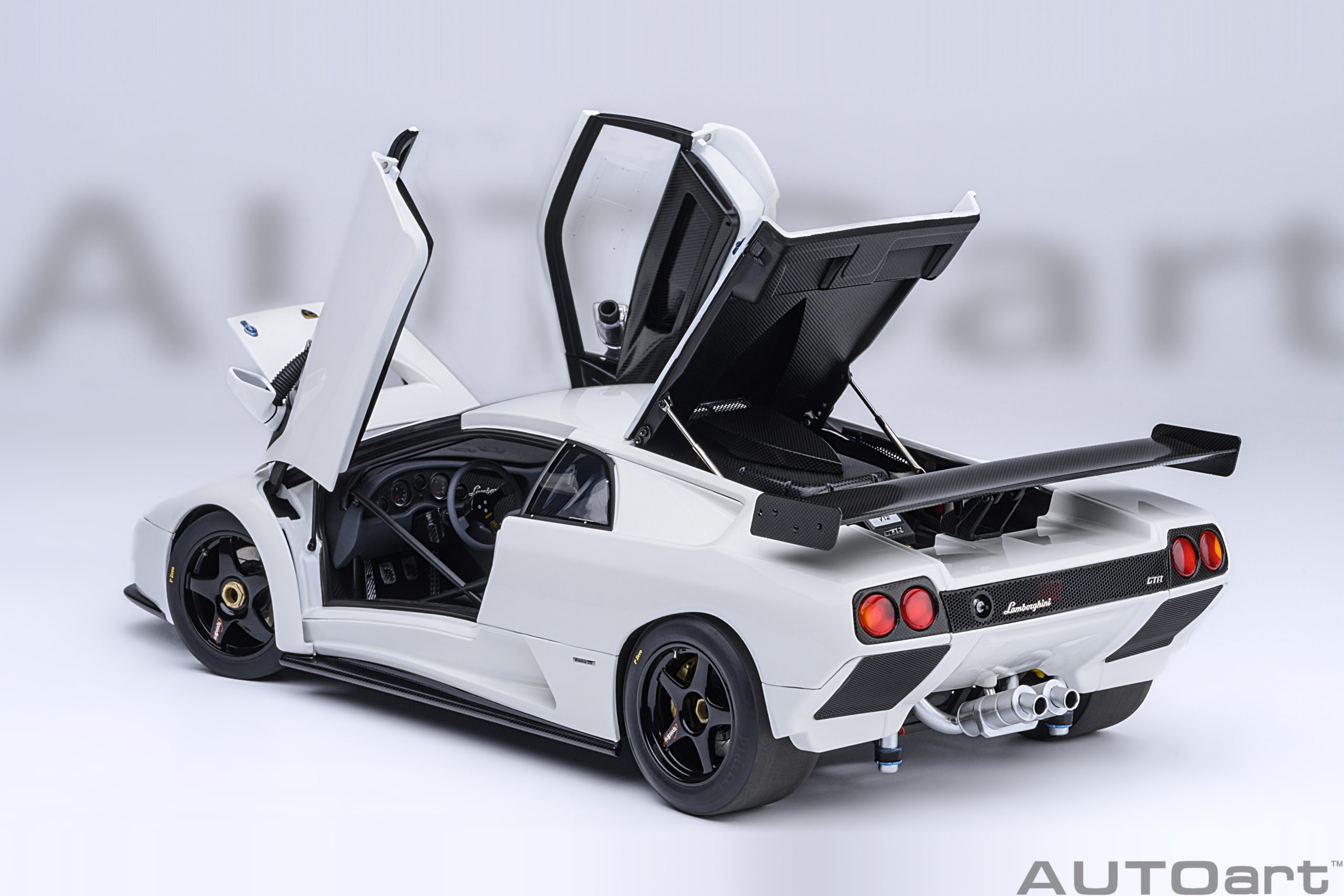 AUTOart Lamborghini Diablo GTR 1999 1:18 - Impact White - Immagine 16