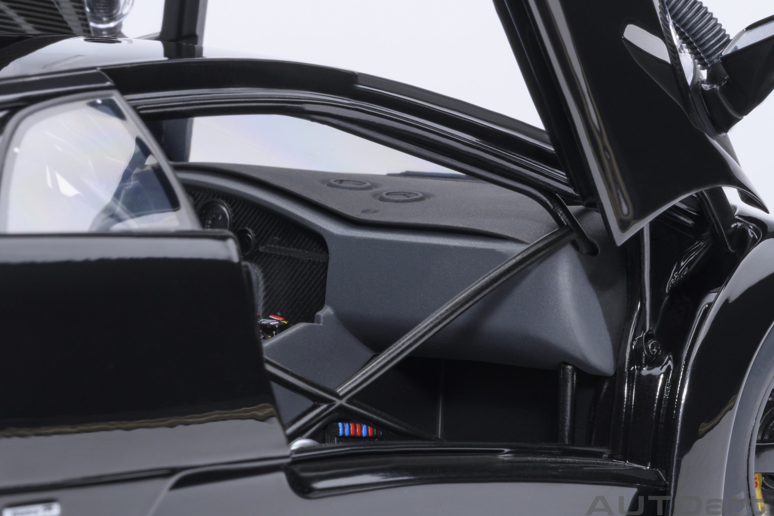 AUTOart Lamborghini Diablo GTR 1999 1:18 - Deep Black - Immagine 10