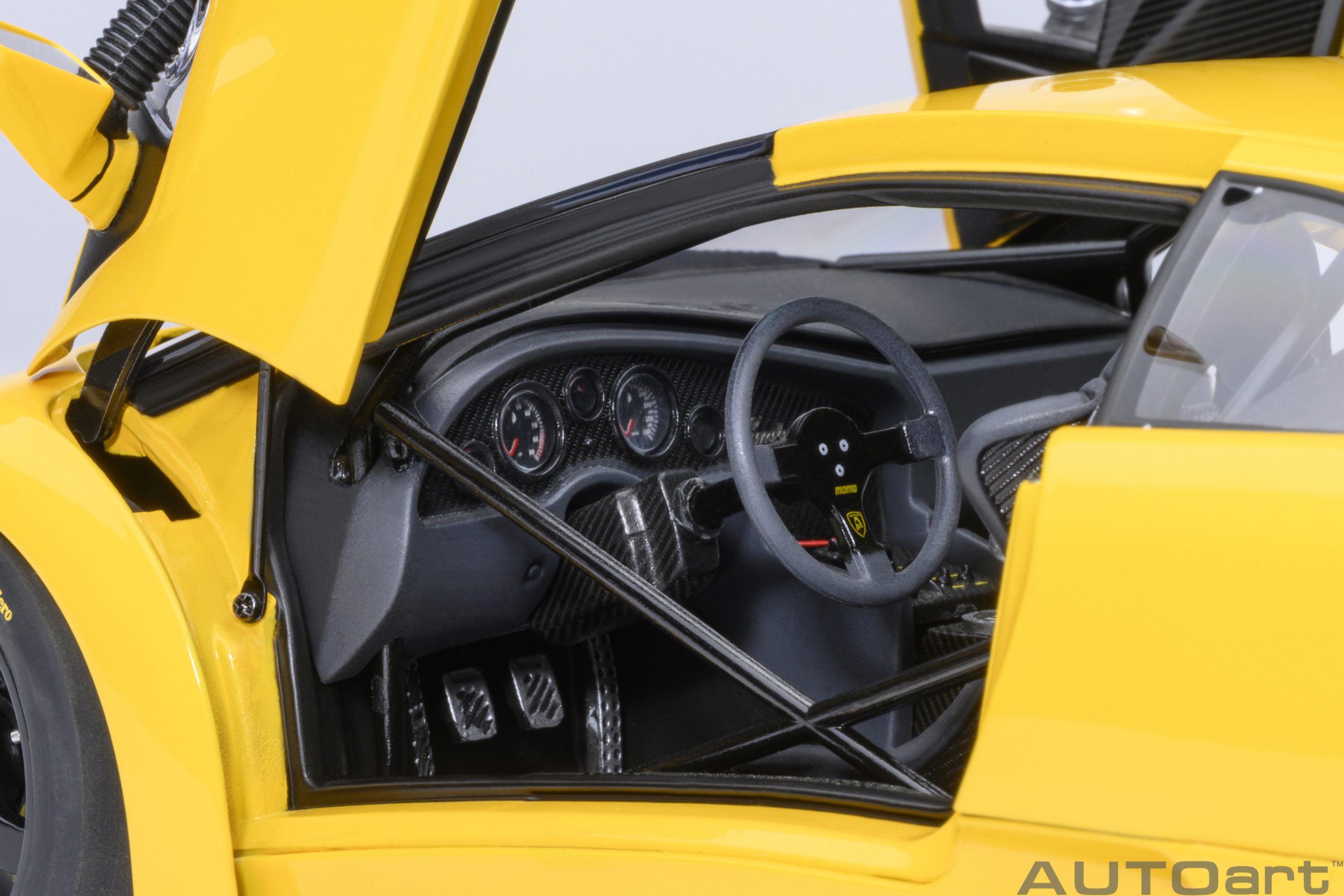 AUTOart Lamborghini Diablo GTR 1999 1:18 - Superfly Yellow - Immagine 9