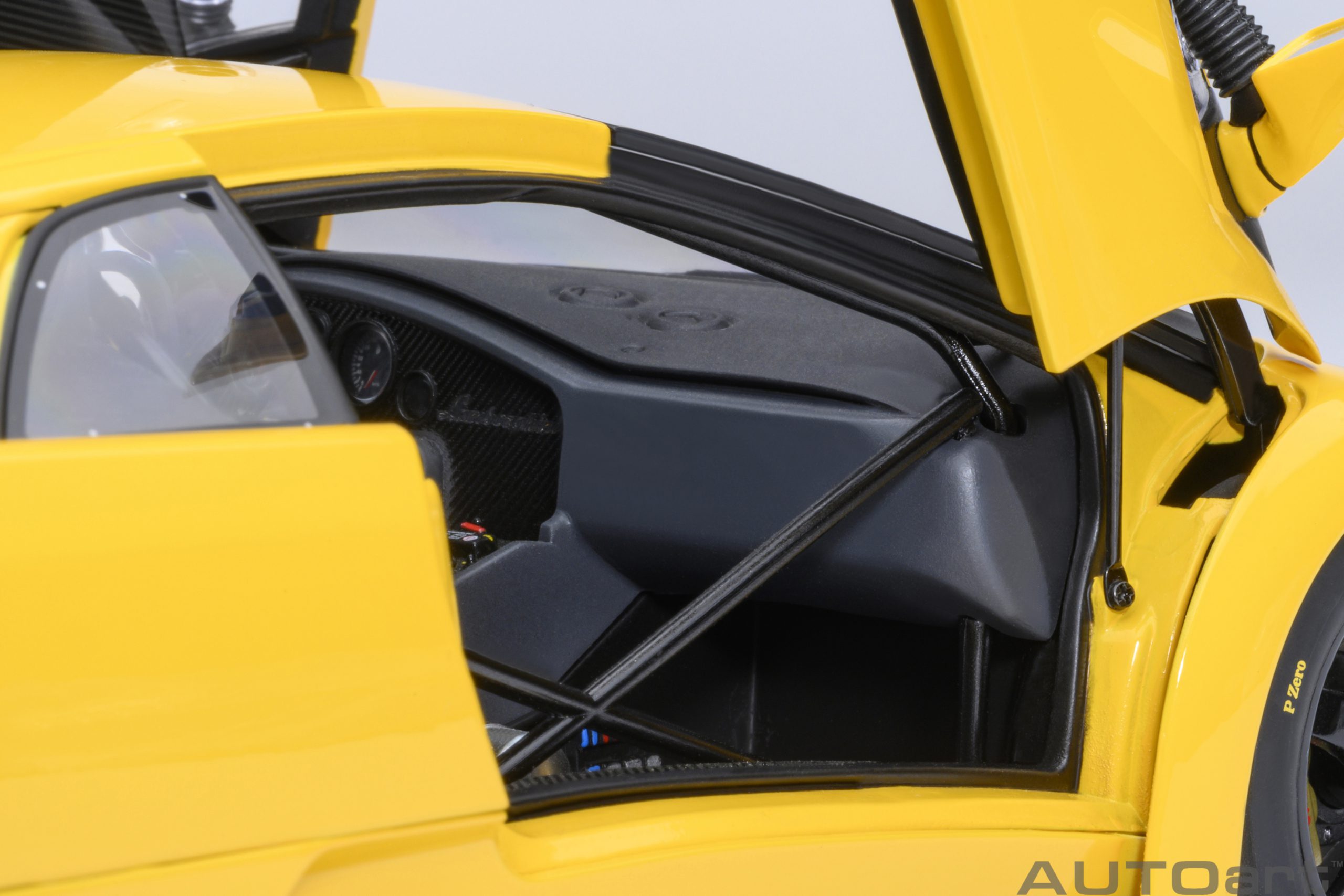 AUTOart Lamborghini Diablo GTR 1999 1:18 - Superfly Yellow - Immagine 10
