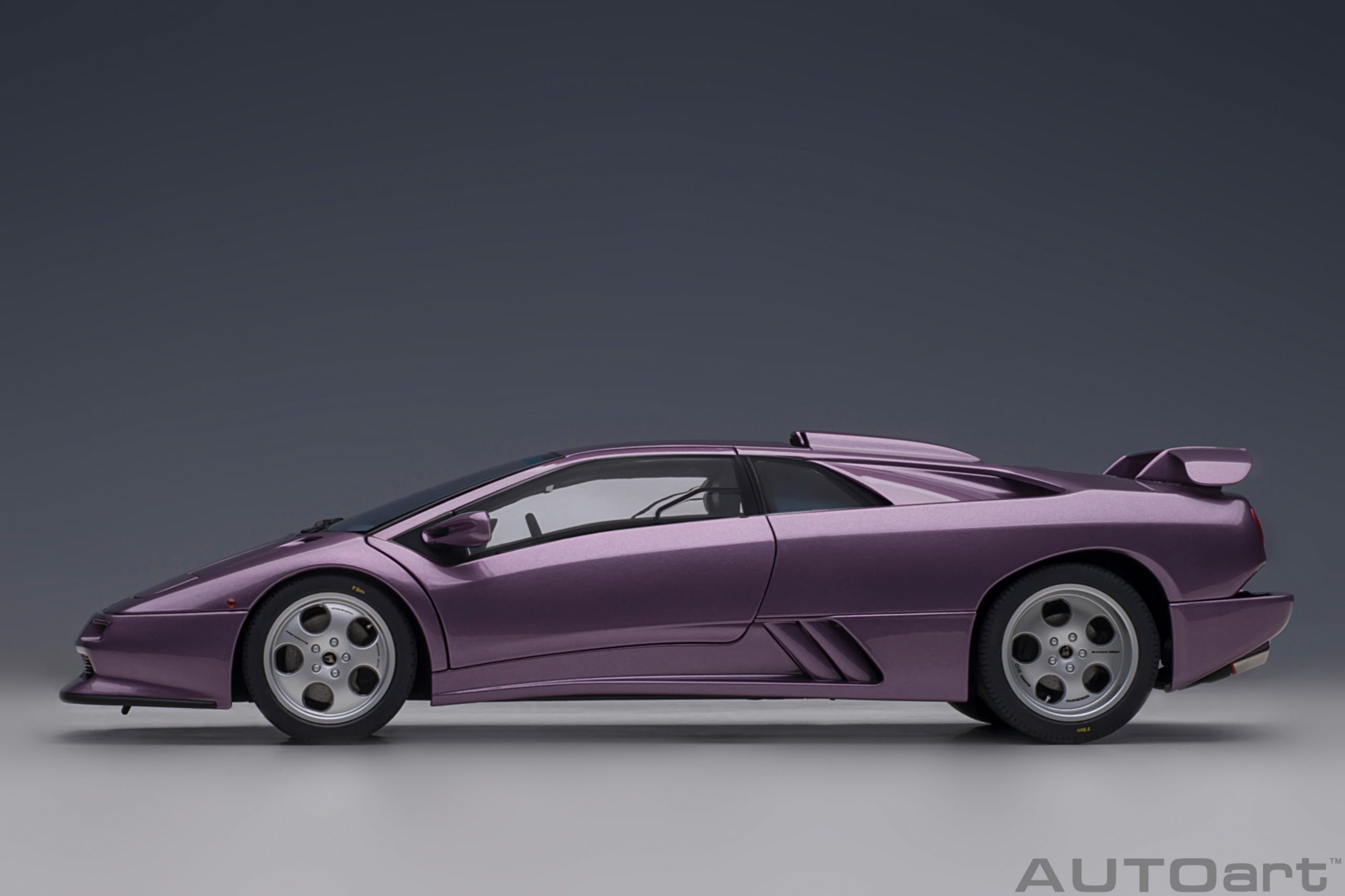AUTOart Lamborghini Diablo SE30 Jota 1995 1:18 - SE30 Purple - Immagine 3