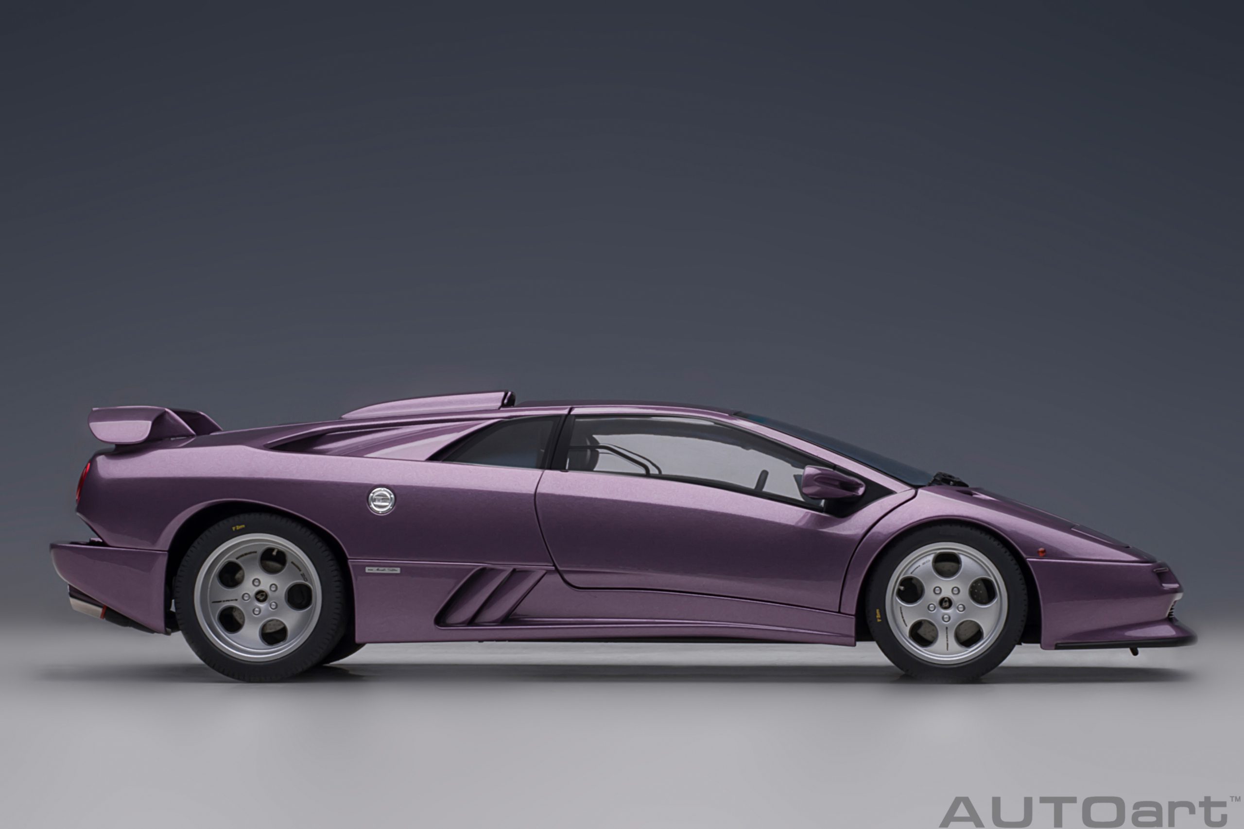 AUTOart Lamborghini Diablo SE30 Jota 1995 1:18 - SE30 Purple - Immagine 4