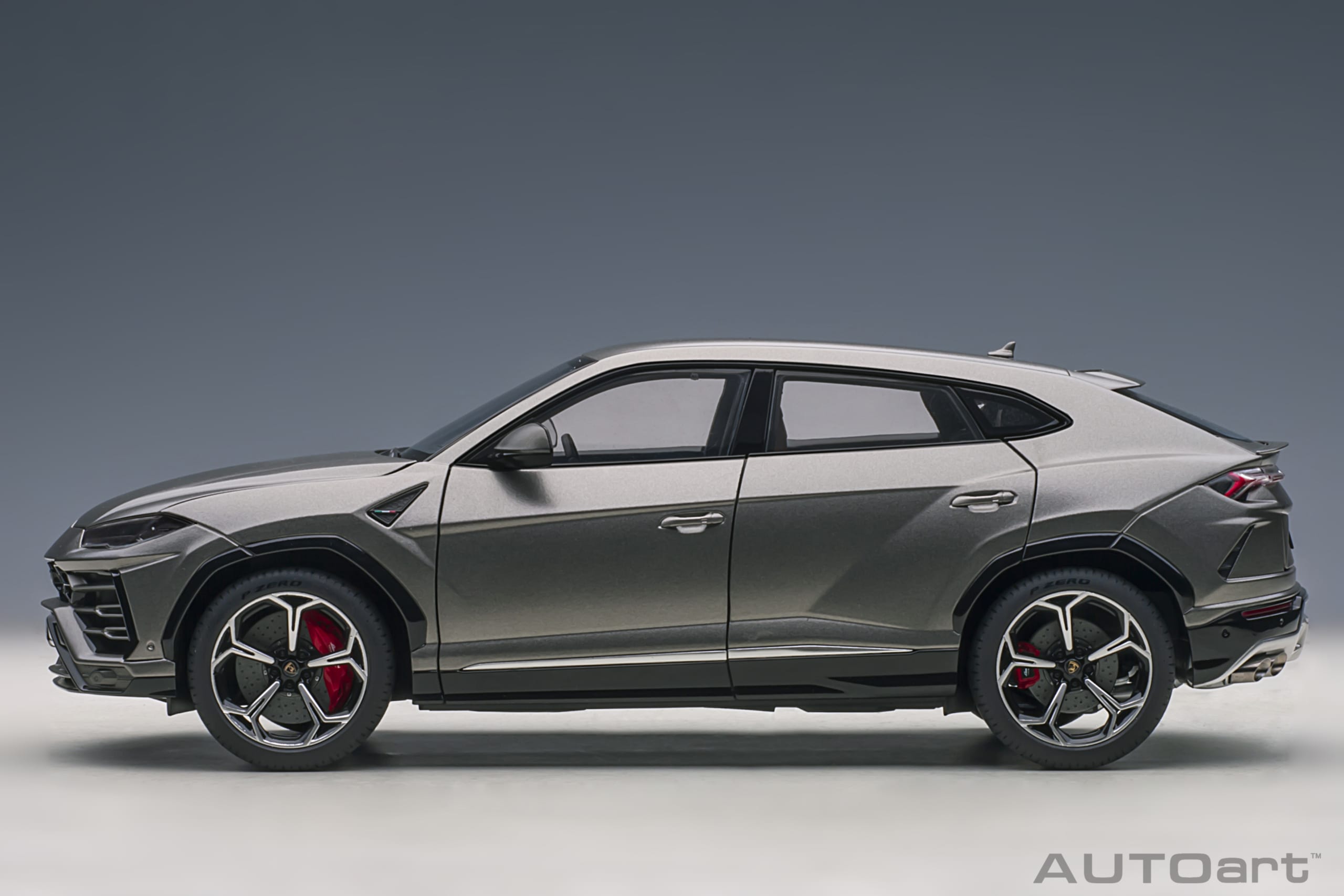 AUTOart Lamborghini Urus 2018 1:18 - Matt Grey - Image 3