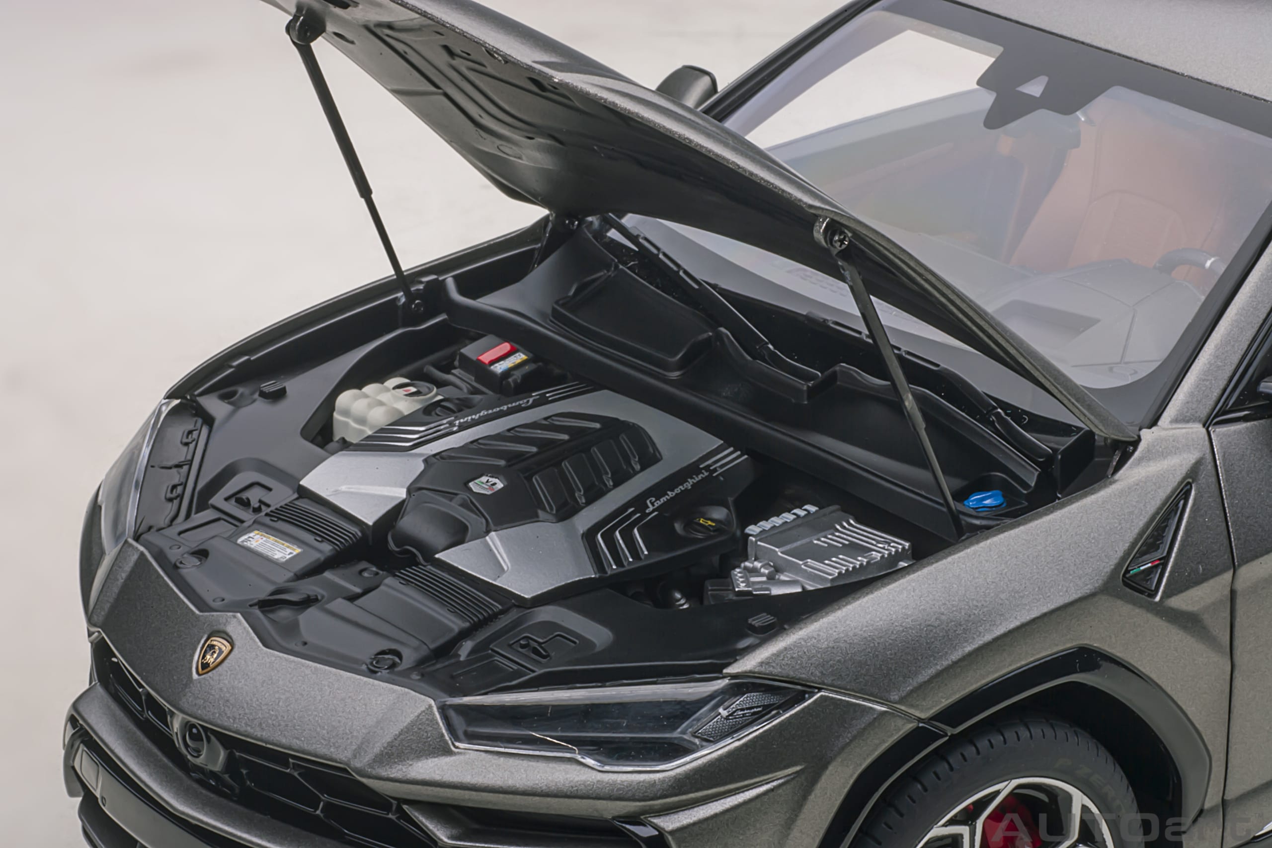 AUTOart Lamborghini Urus 2018 1:18 - Matt Grey - Image 11