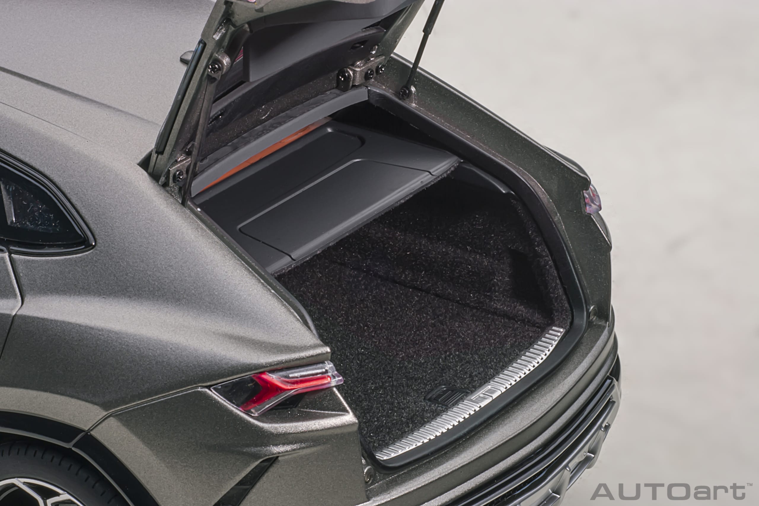 AUTOart Lamborghini Urus 2018 1:18 - Matt Grey - Image 12