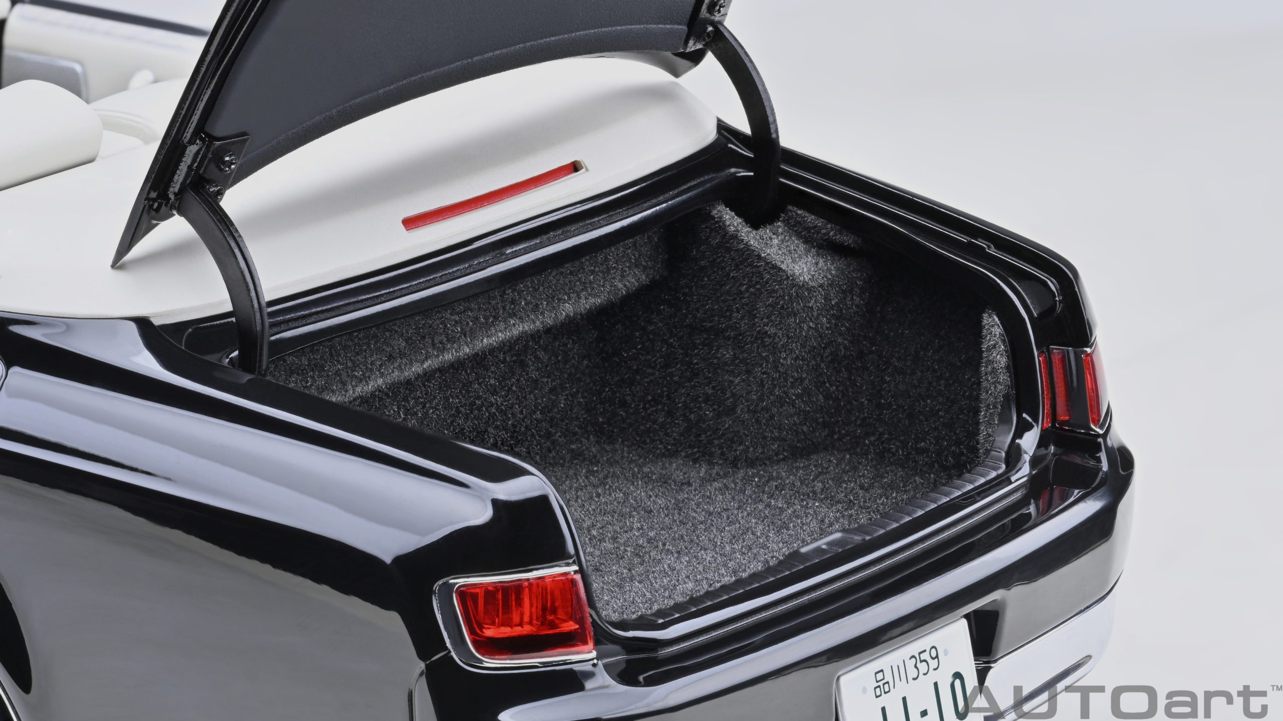 AUTOart Toyota Century Open Car 2019 1:18 - Black - Imagen 10
