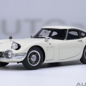 AUTOart Toyota 2000GT 1967 1:18 - White