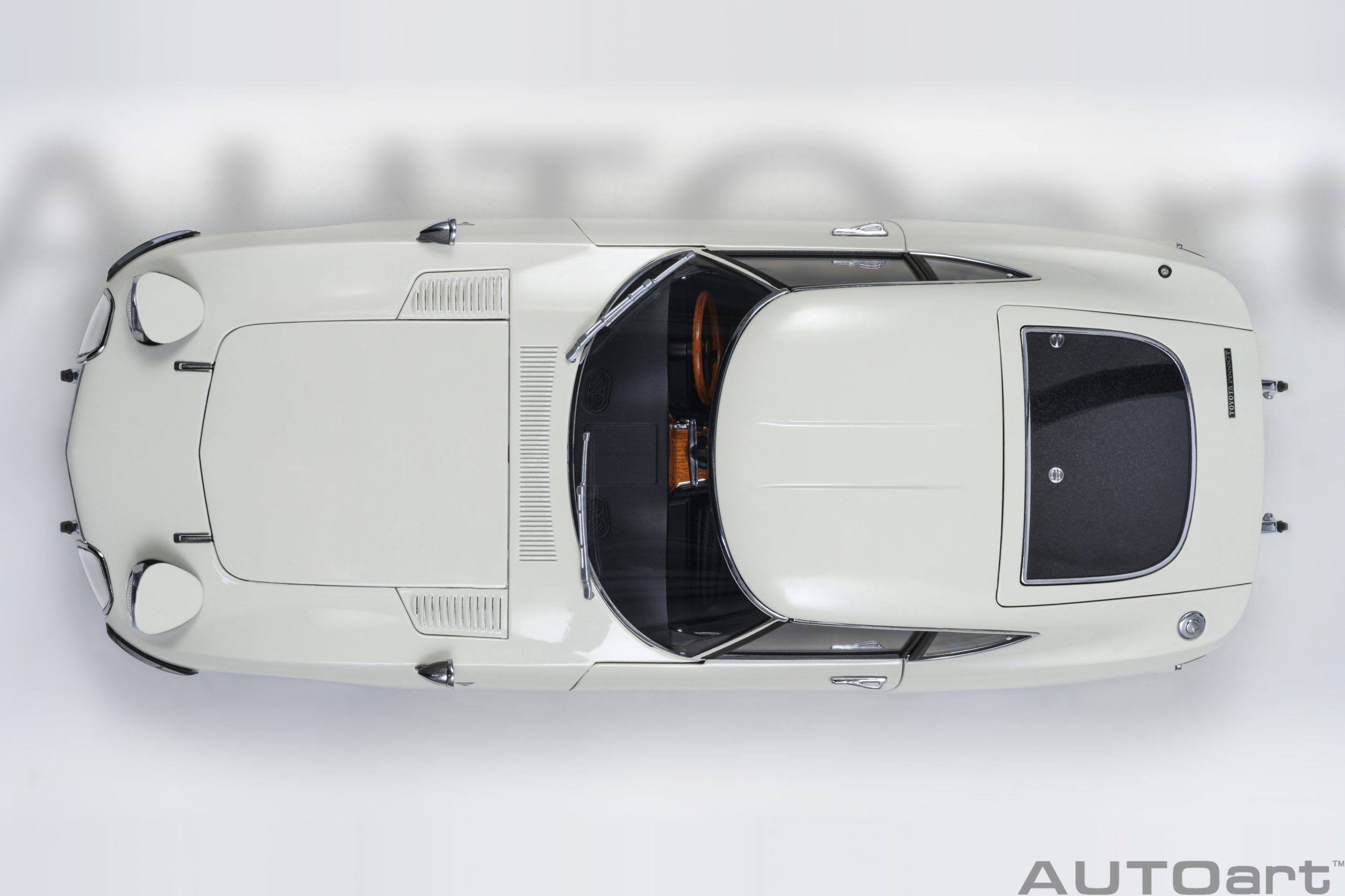 AUTOart Toyota 2000GT 1967 1:18 - White - Image 7