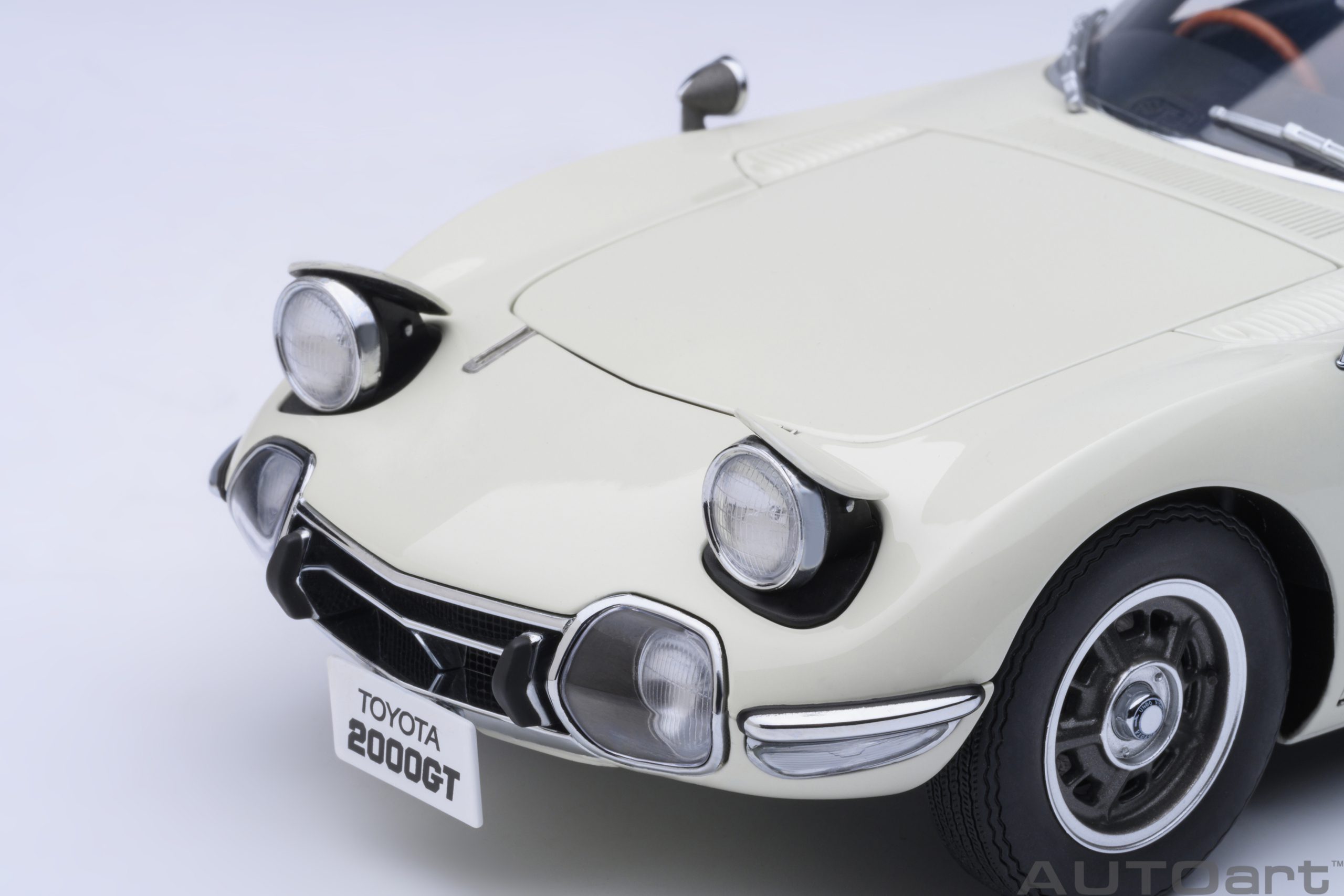 AUTOart Toyota 2000GT 1967 1:18 - White - Image 12