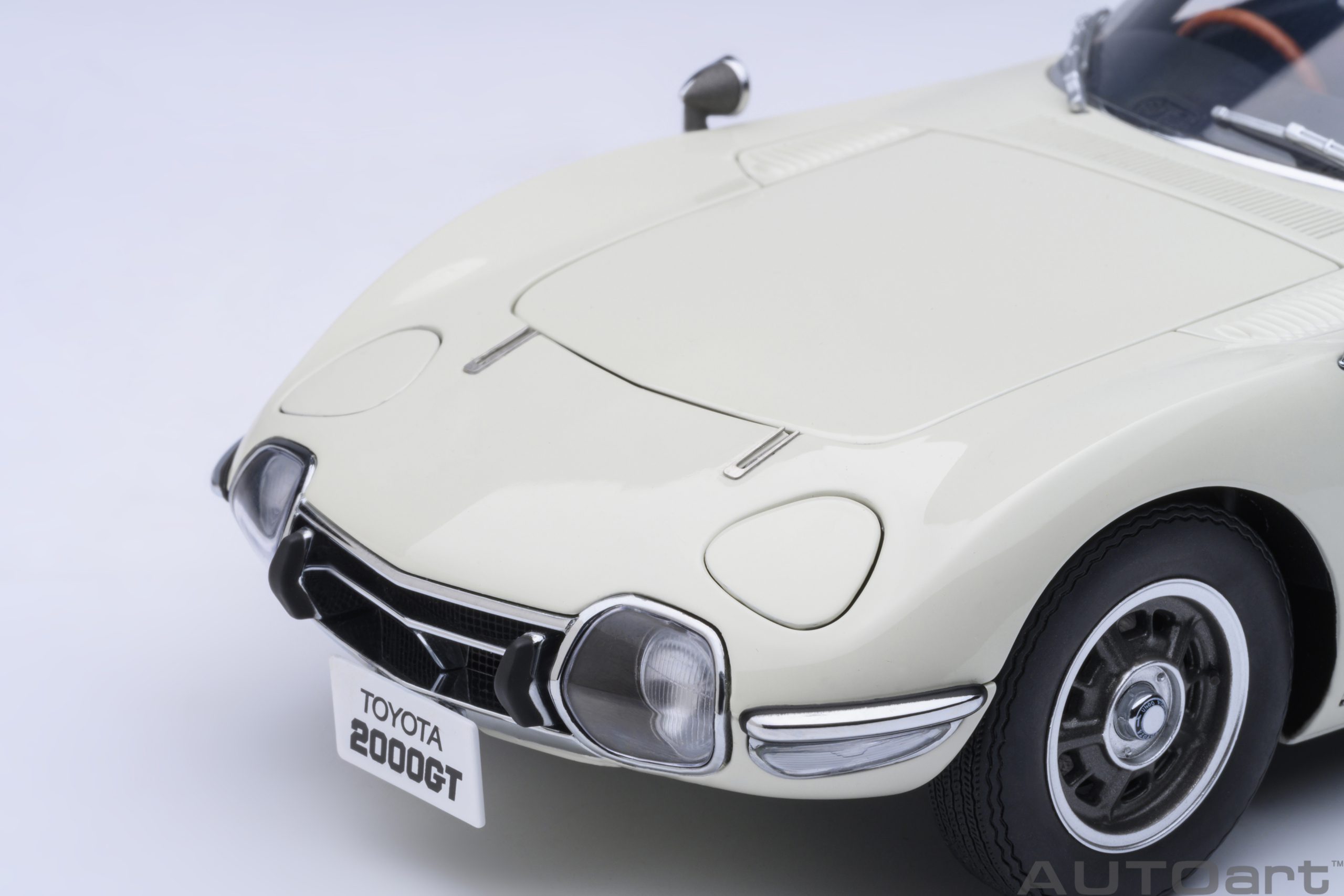 AUTOart Toyota 2000GT 1967 1:18 - White - Image 13