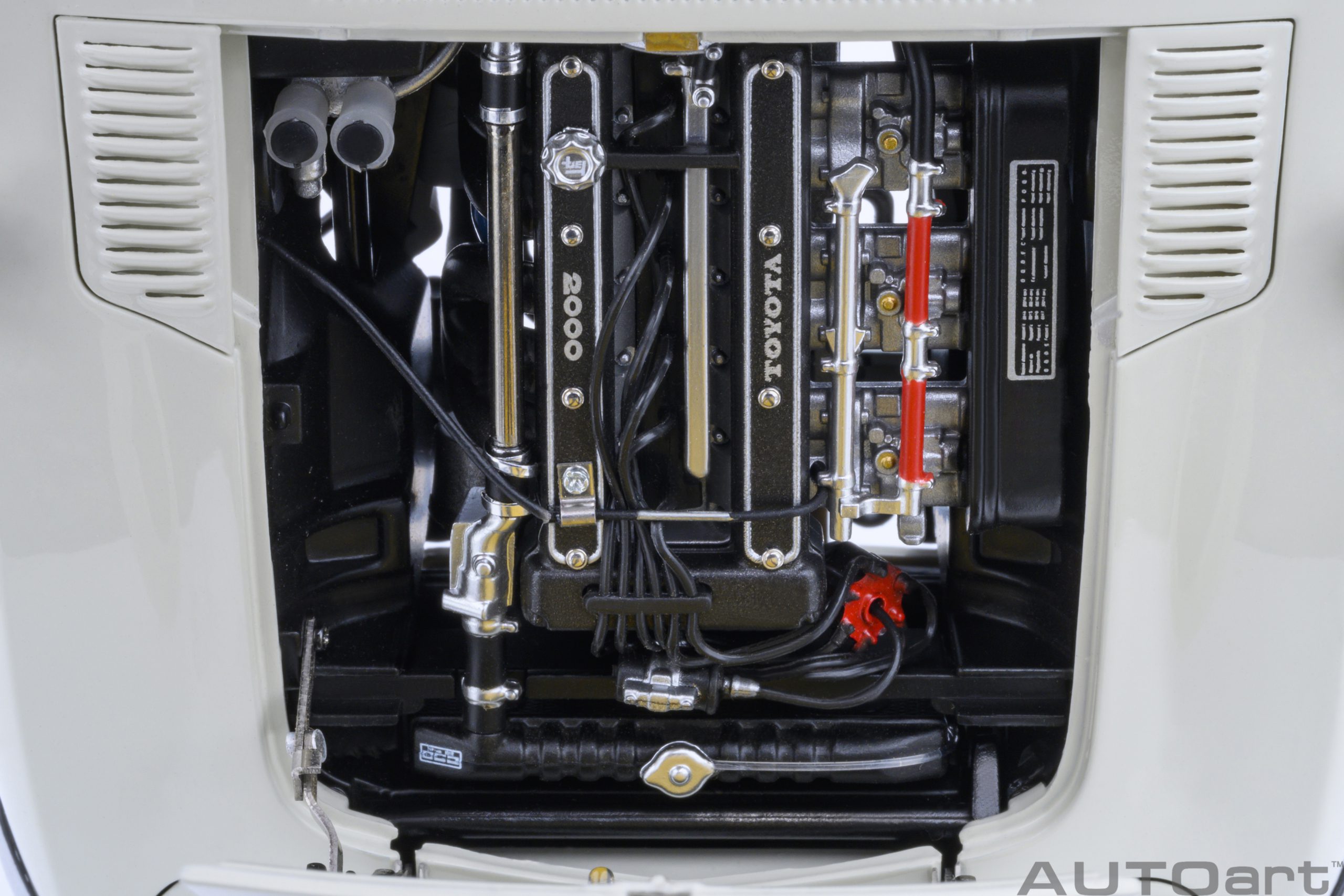 AUTOart Toyota 2000GT 1967 1:18 - White - Image 18