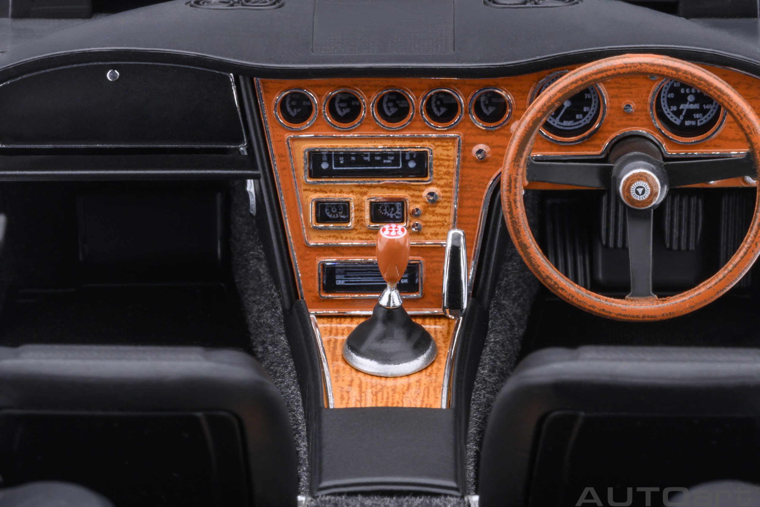 AUTOart Toyota 2000GT 1967 1:18 - White - Image 21