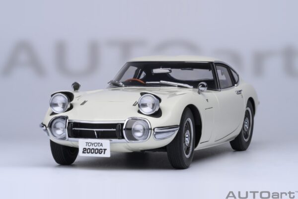 AUTOart Toyota 2000GT 1967 1:18 - White - modelcars24