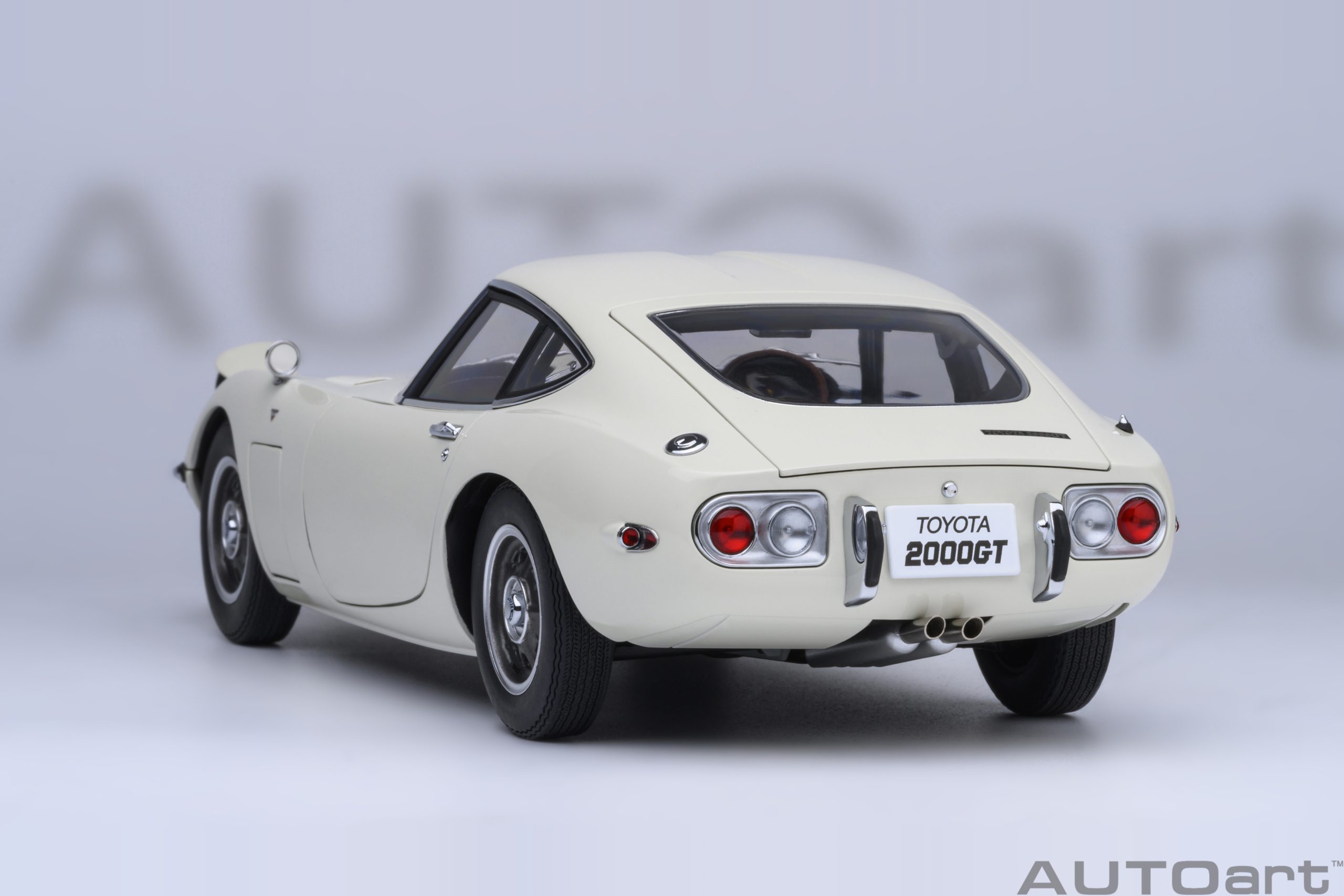 AUTOart Toyota 2000GT 1967 1:18 - White - Image 26