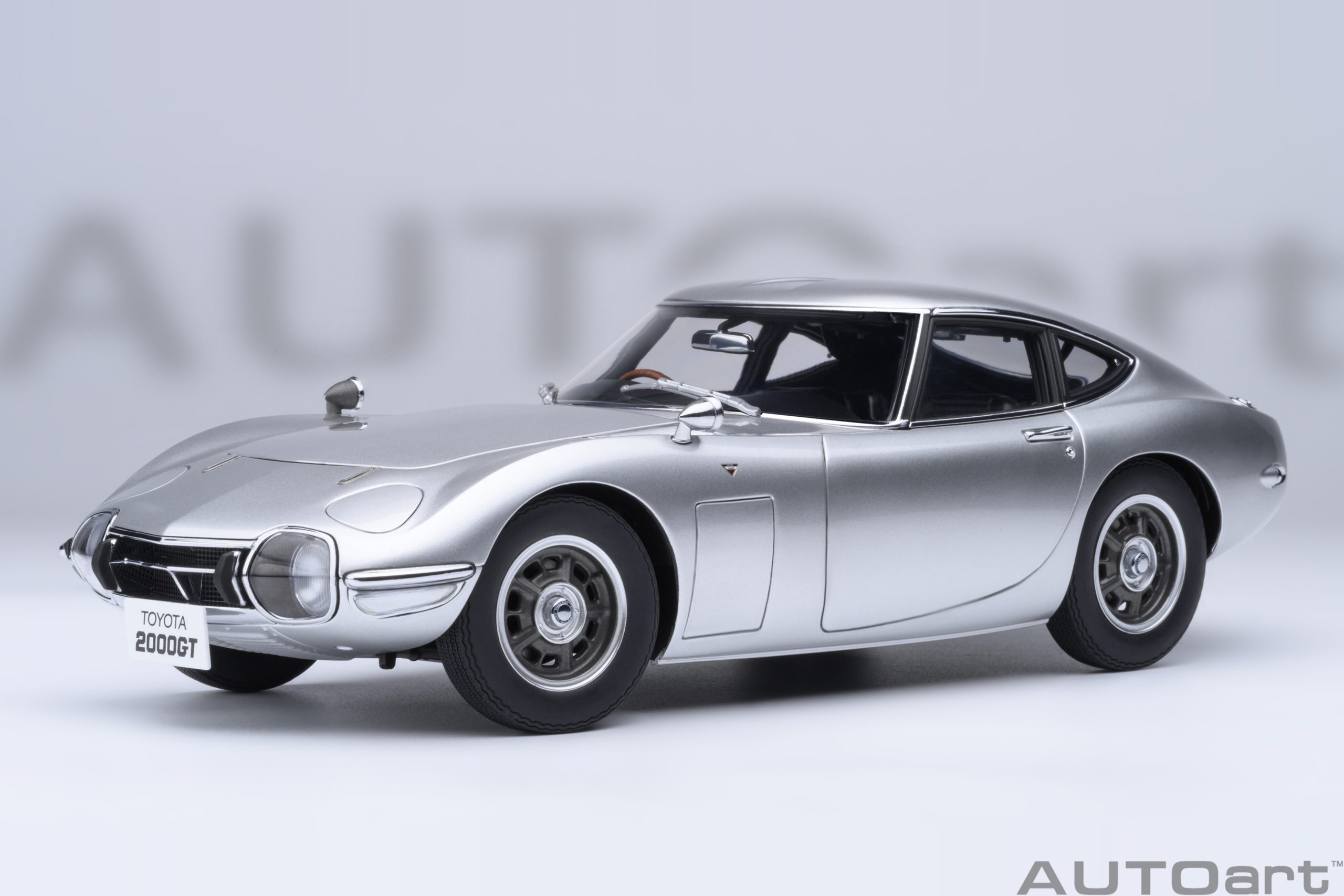 AUTOart Toyota 2000GT 1967 1:18 - Silver