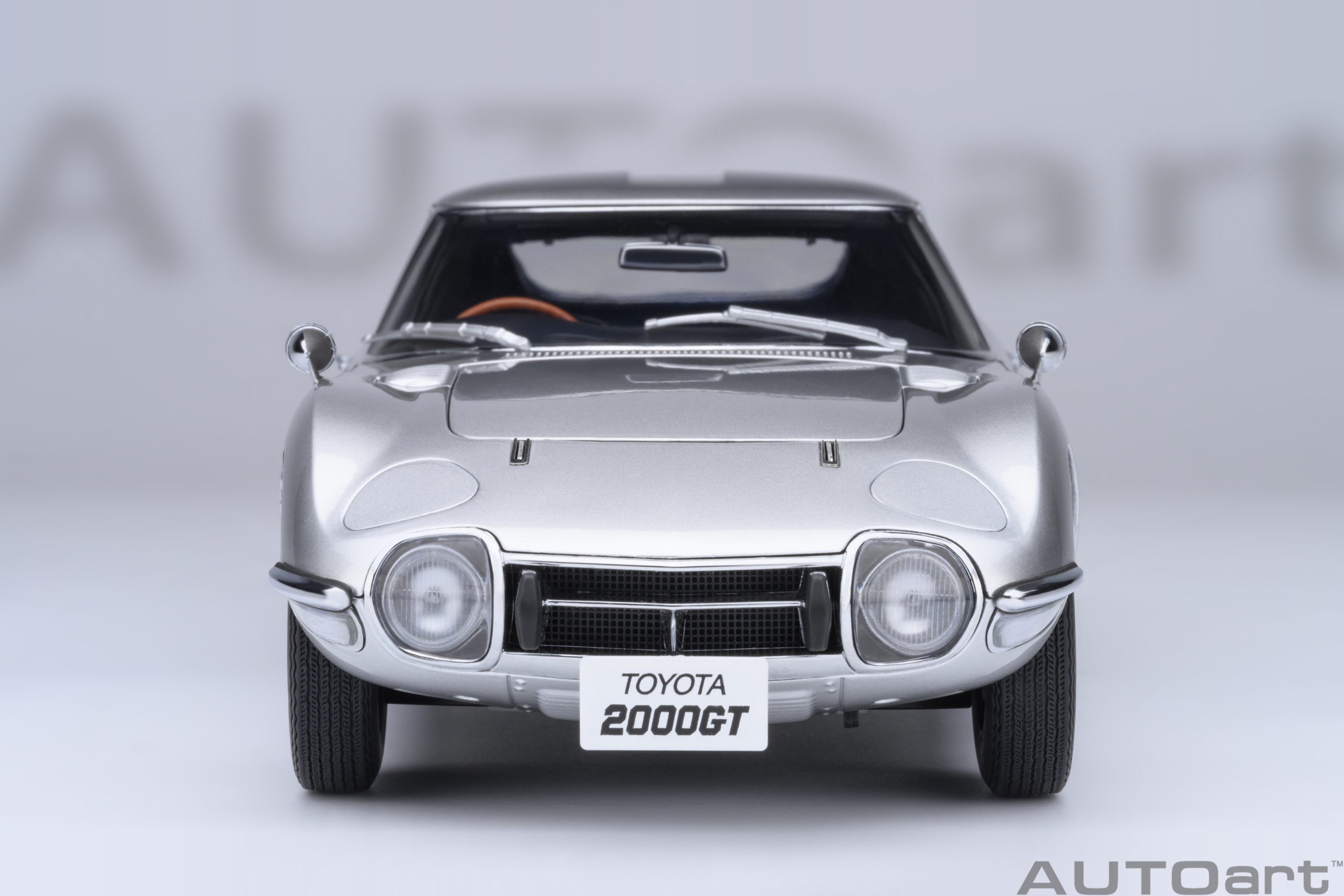 AUTOart Toyota 2000GT 1967 1:18 - Silver – Bild 5