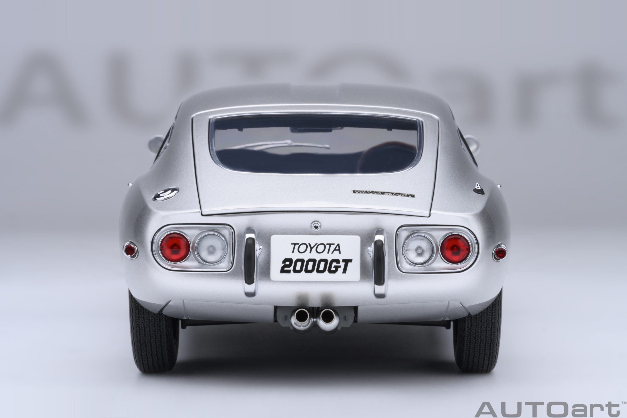 AUTOart Toyota 2000GT 1967 1:18 - Silver – Bild 6