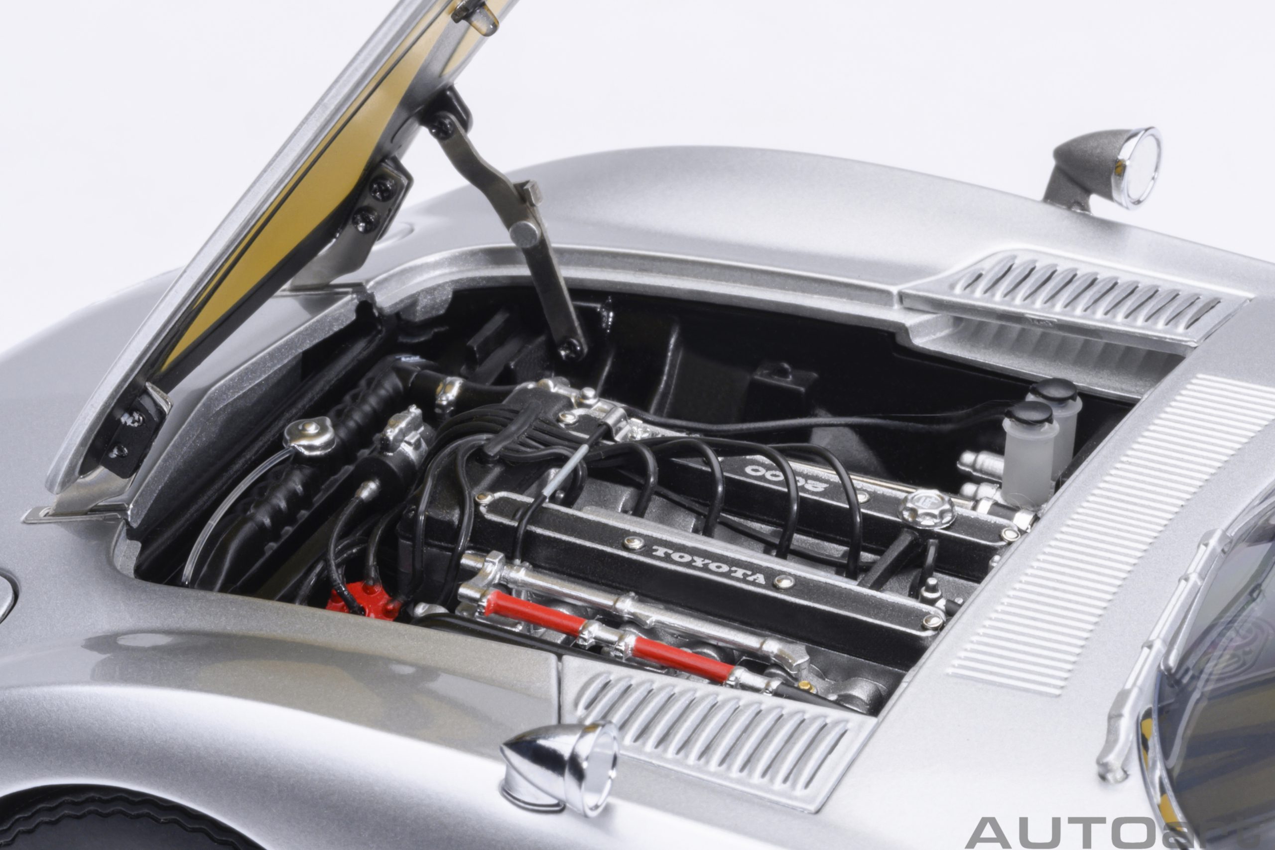 AUTOart Toyota 2000GT 1967 1:18 - Silver – Bild 11