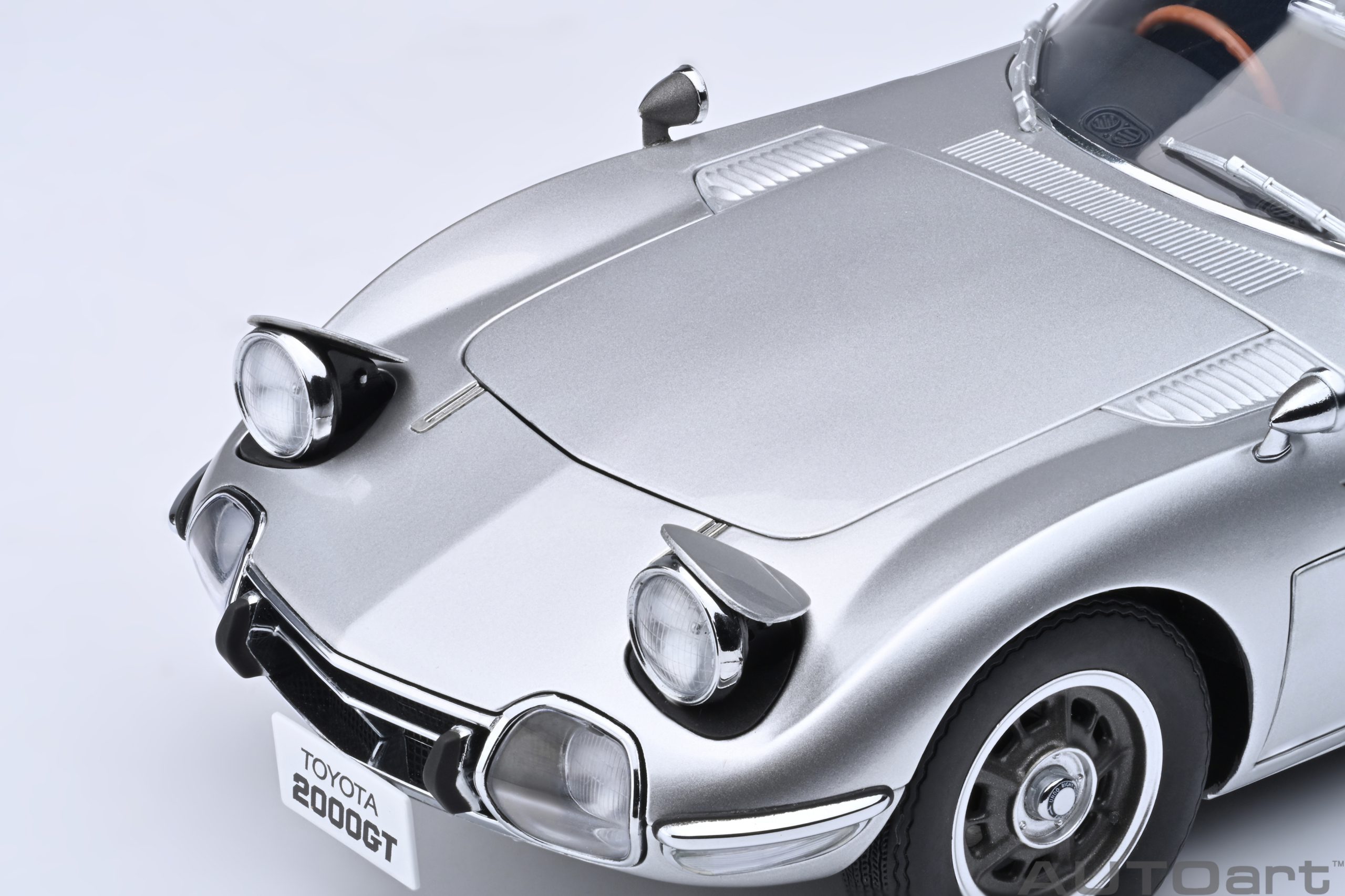 AUTOart Toyota 2000GT 1967 1:18 - Silver – Bild 12