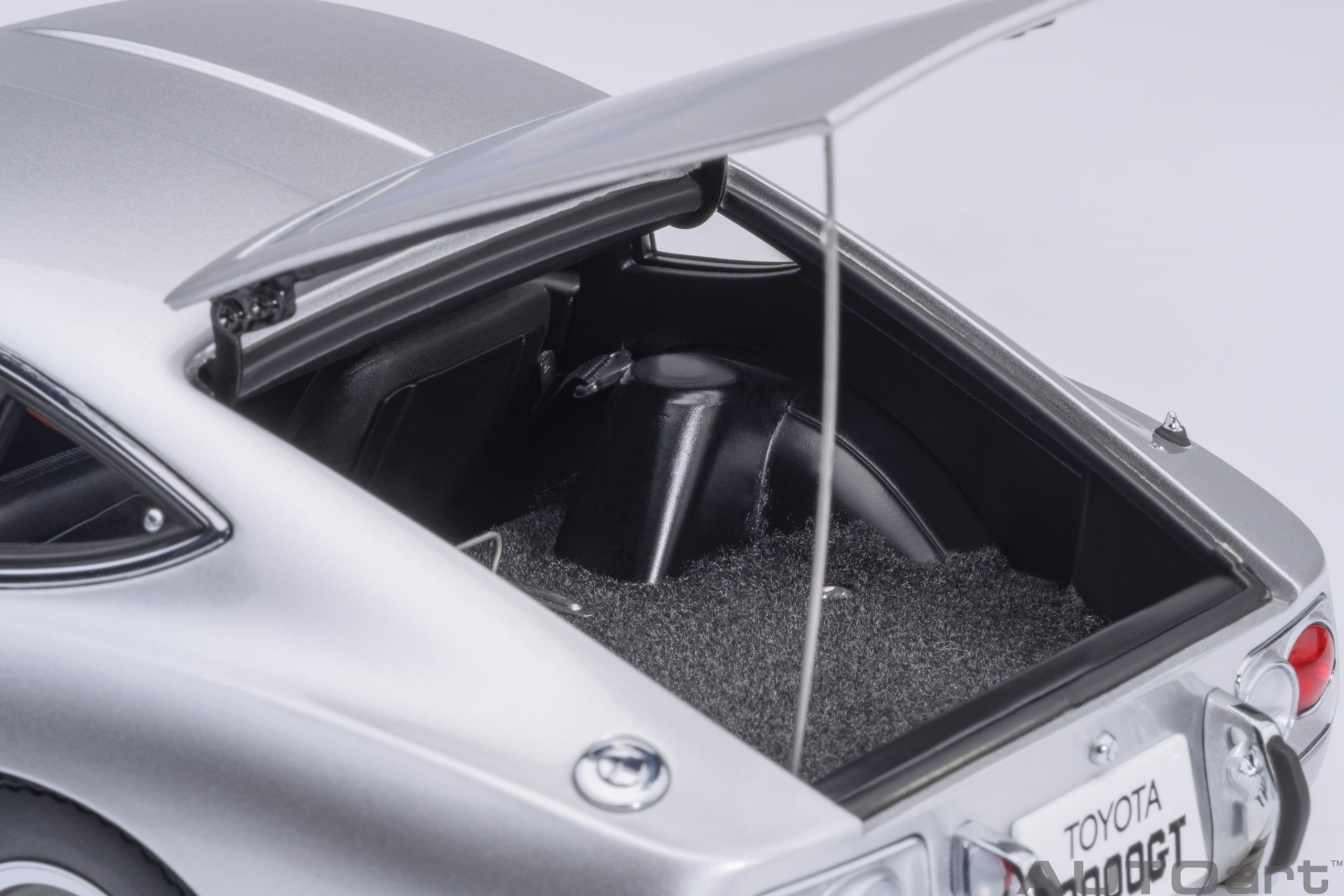 AUTOart Toyota 2000GT 1967 1:18 - Silver – Bild 19