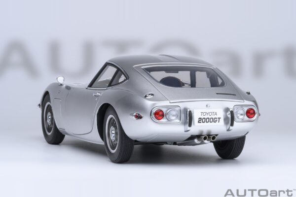AUTOart トヨタ 2000GT 1967 1:18 - シルバー - modelcars24
