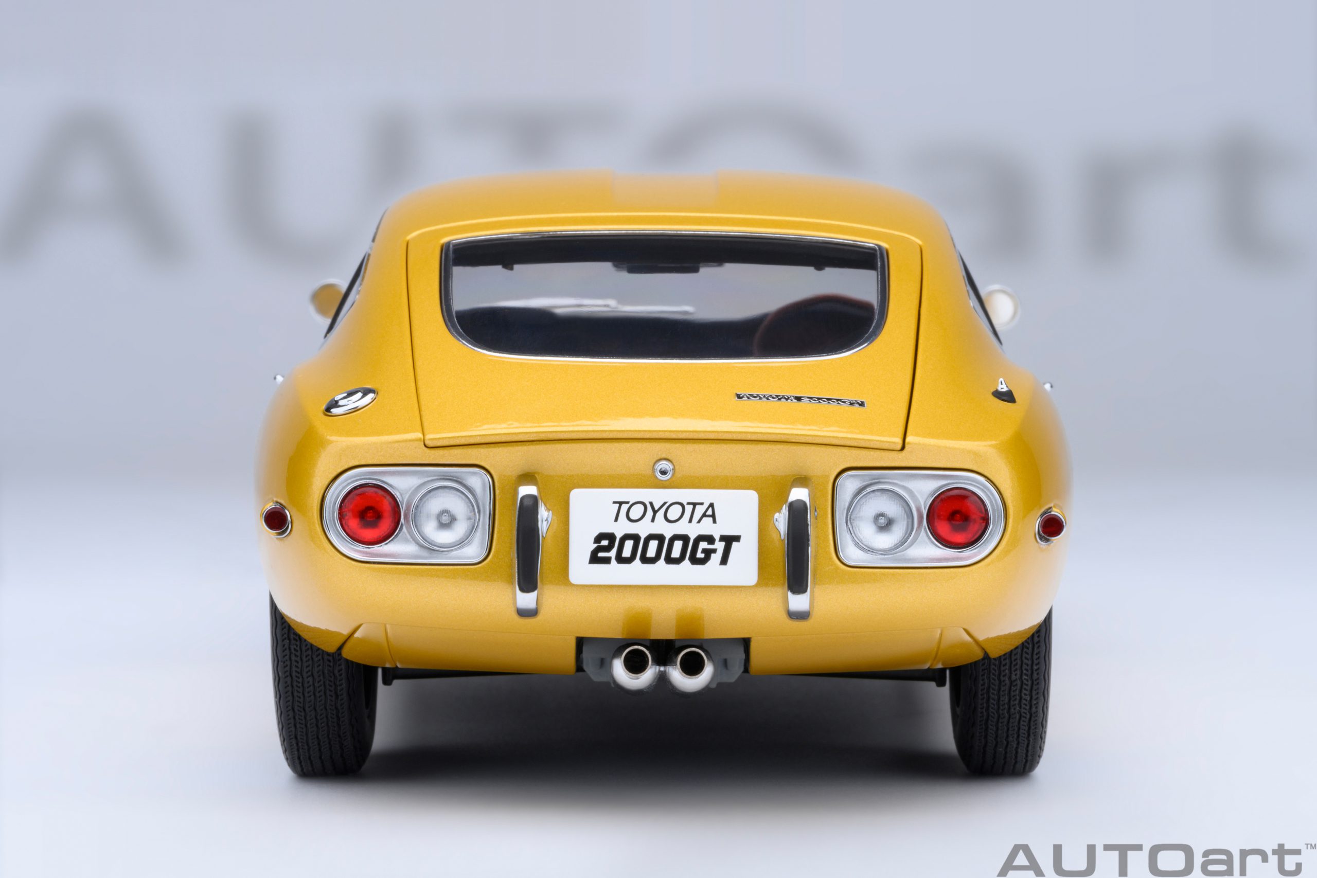 AUTOart Toyota 2000GT 1967 1:18 - Gold - Image 6