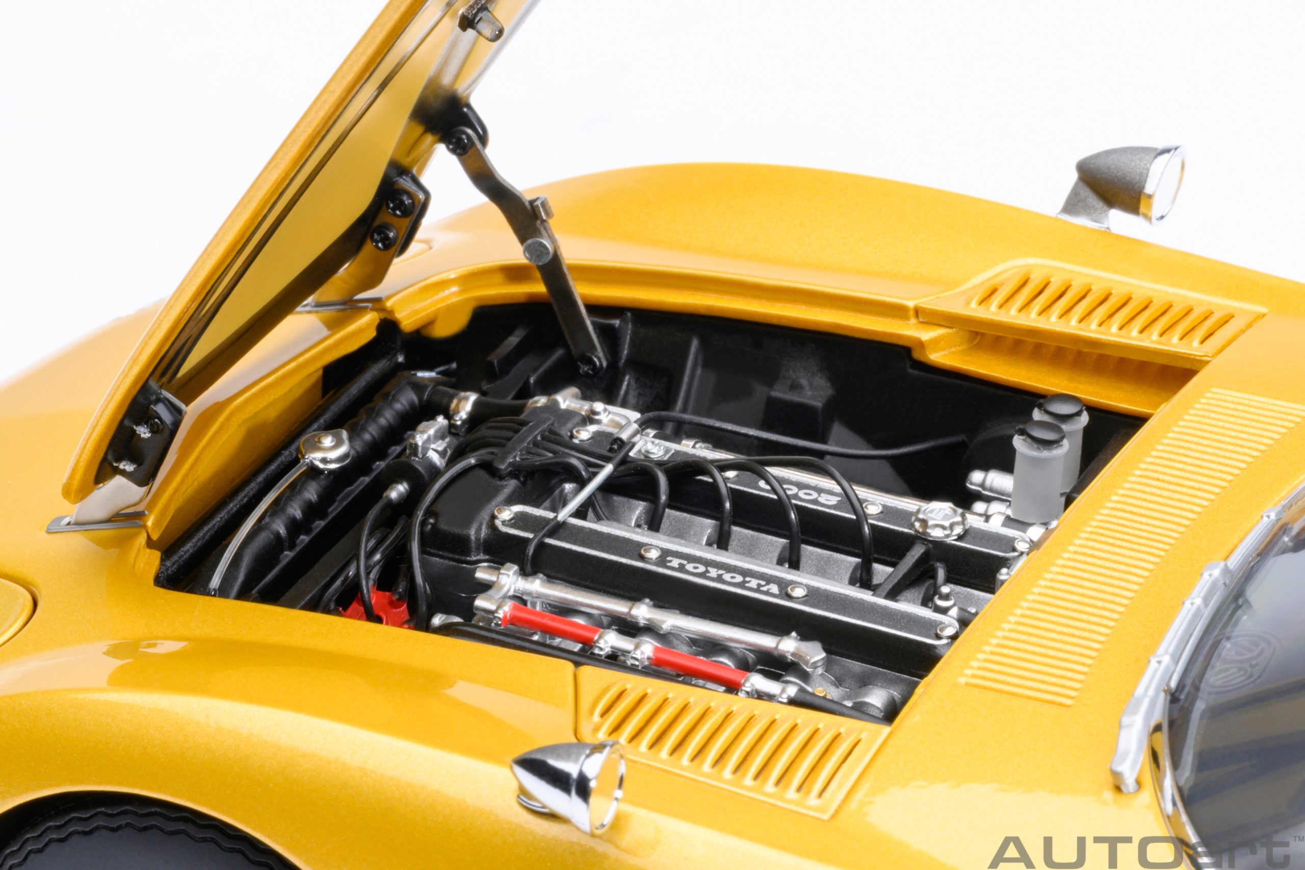 AUTOart Toyota 2000GT 1967 1:18 - Gold - Image 11