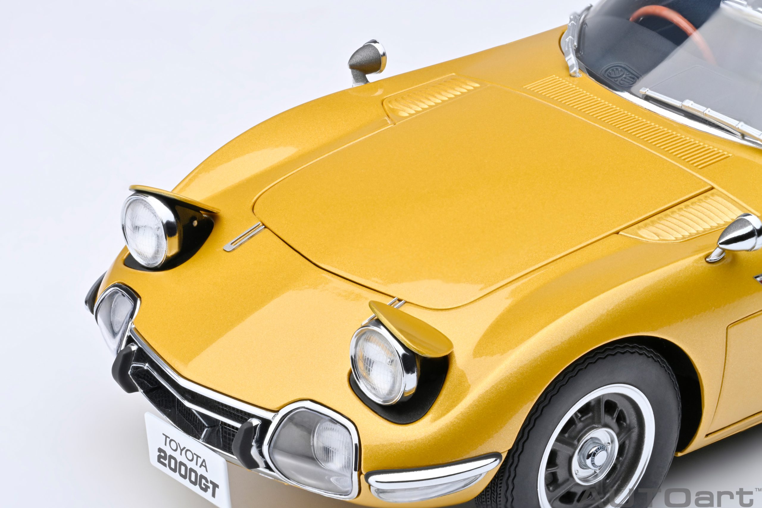 AUTOart Toyota 2000GT 1967 1:18 - Gold - Image 12