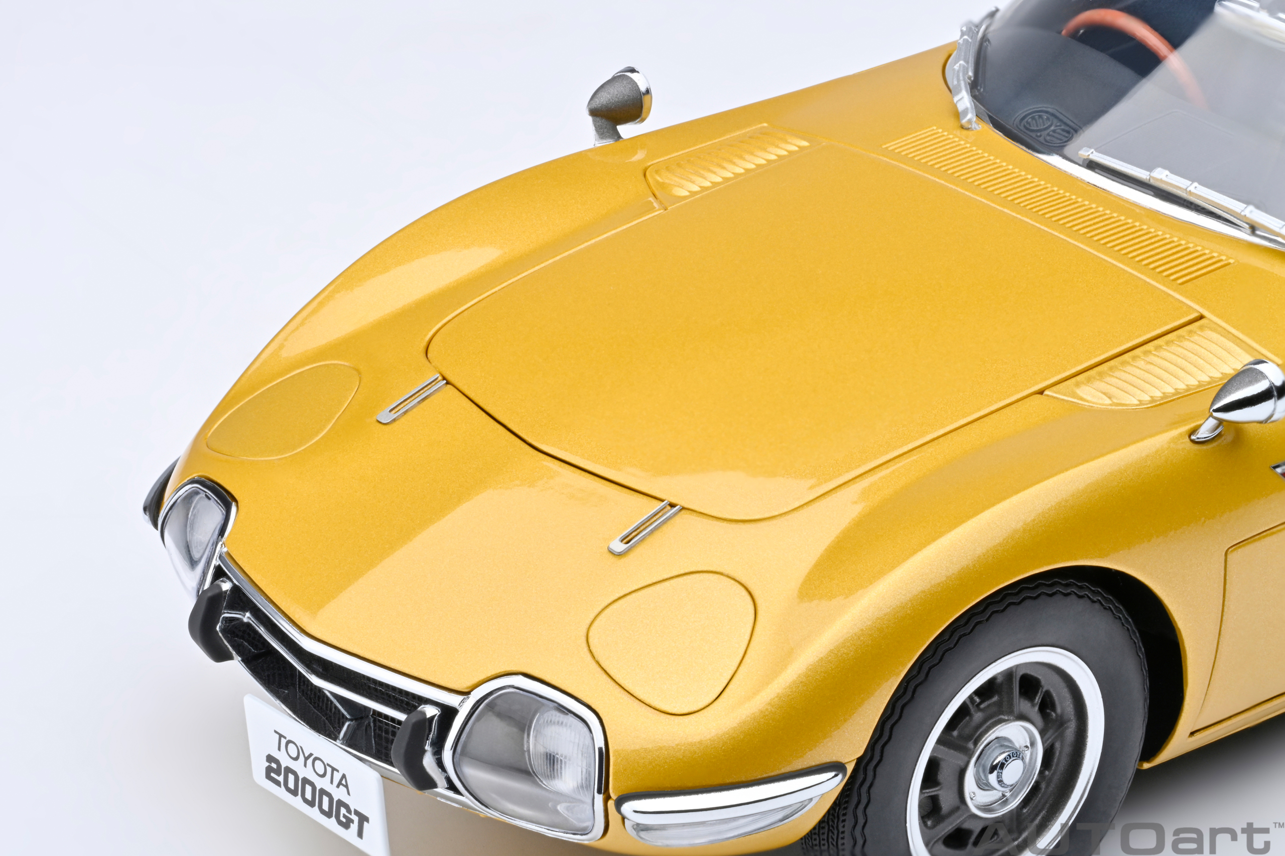 AUTOart Toyota 2000GT 1967 1:18 - Gold - Image 13