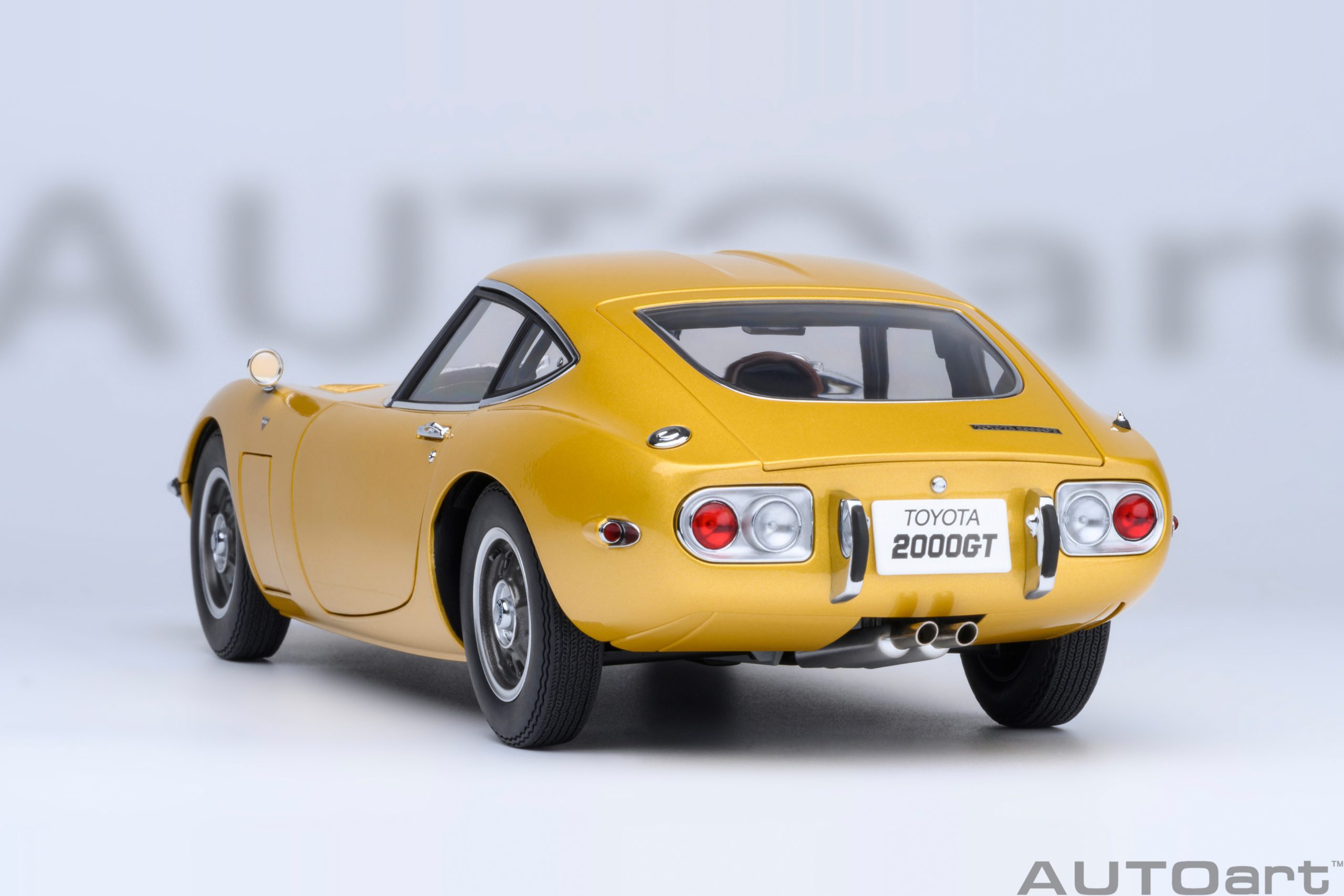 AUTOart Toyota 2000GT 1967 1:18 - Gold - Image 25