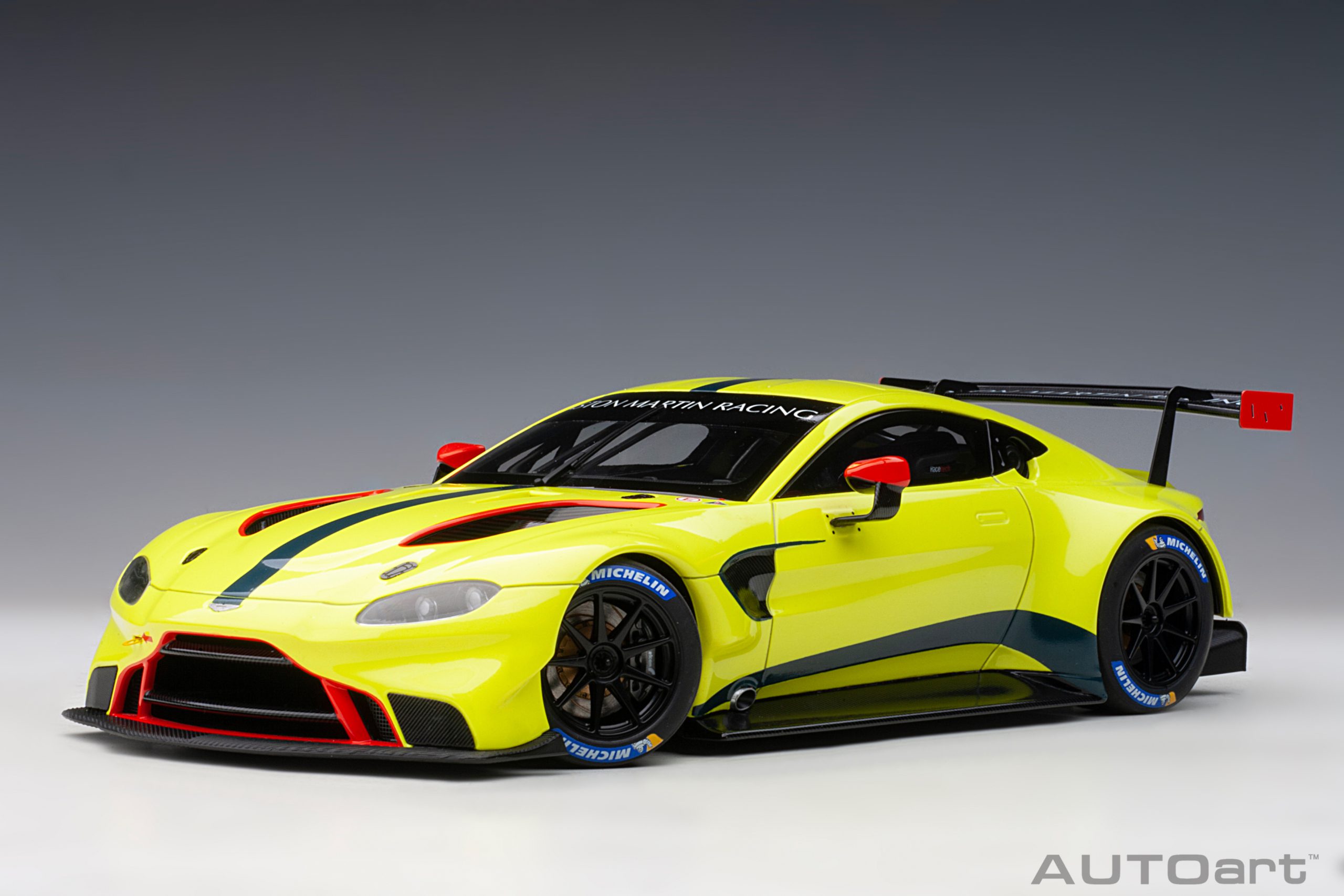 AUTOart Aston Martin Vantage GTE Le Mans Pro 2018 Presentation Car 1:18