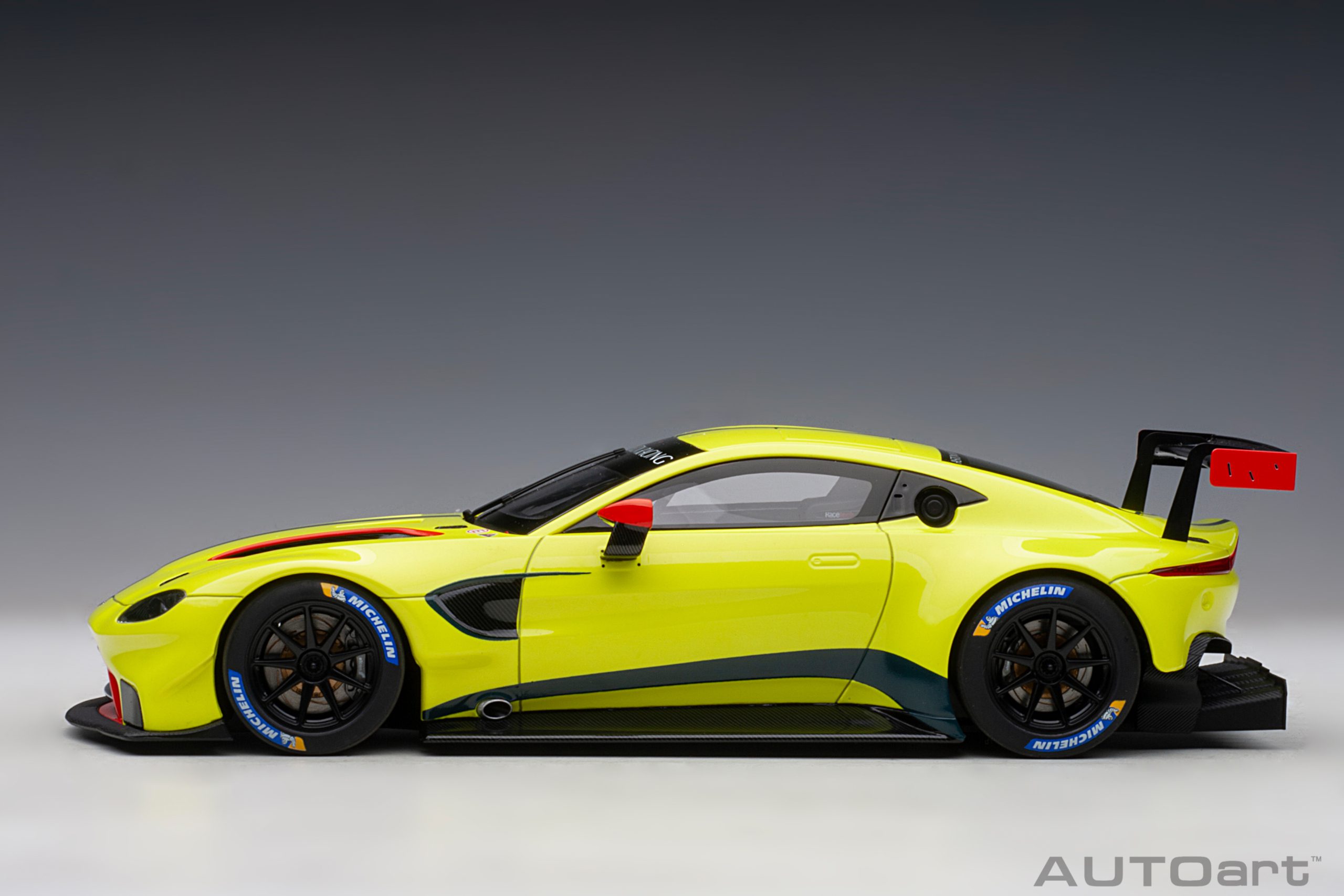 AUTOart Aston Martin Vantage GTE Le Mans Pro 2018 Presentation Car 1:18 - Immagine 3