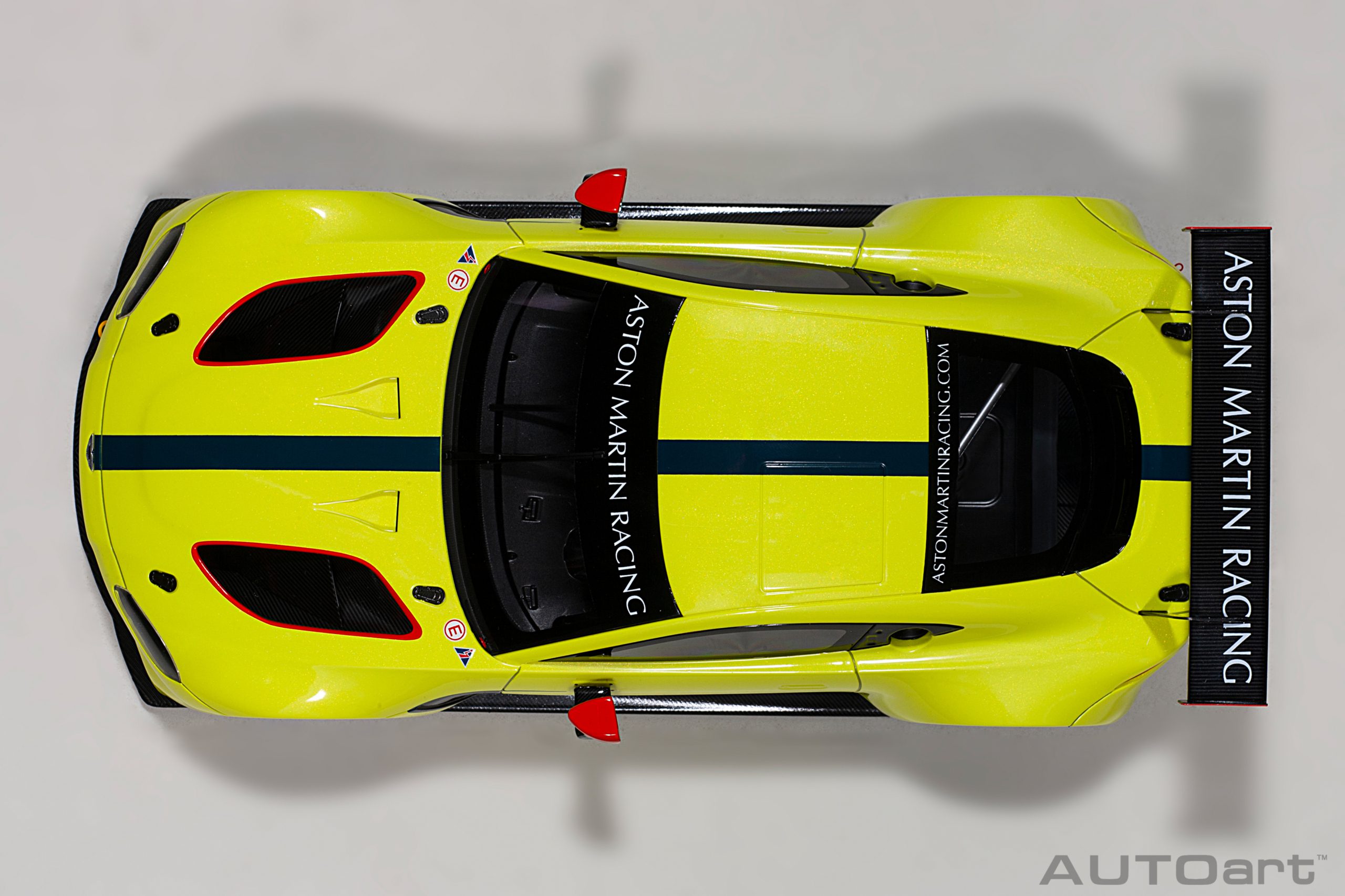 AUTOart Aston Martin Vantage GTE Le Mans Pro 2018 Presentation Car 1:18 - Immagine 7