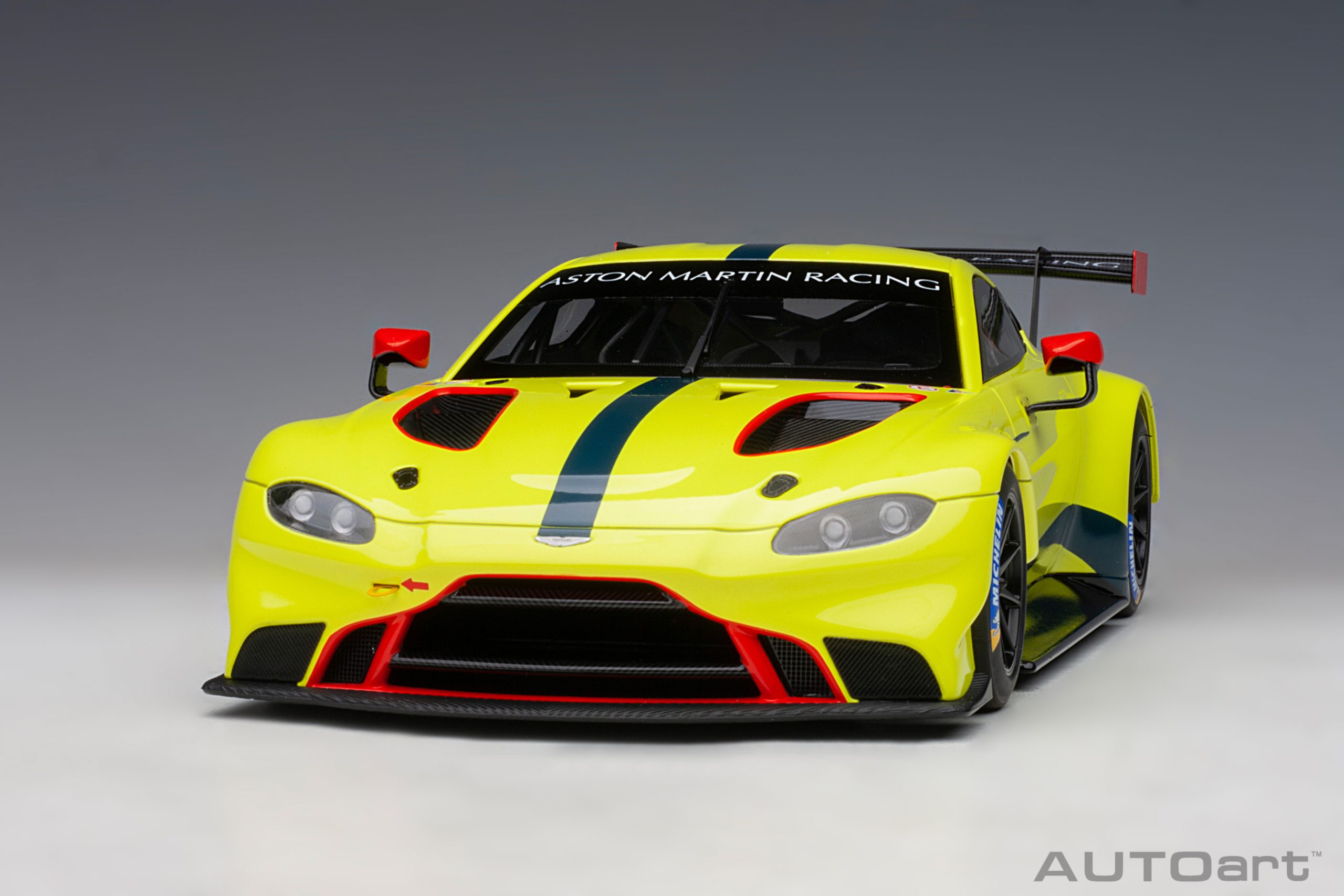 AUTOart Aston Martin Vantage GTE Le Mans Pro 2018 Presentation Car 1:18 - Immagine 11