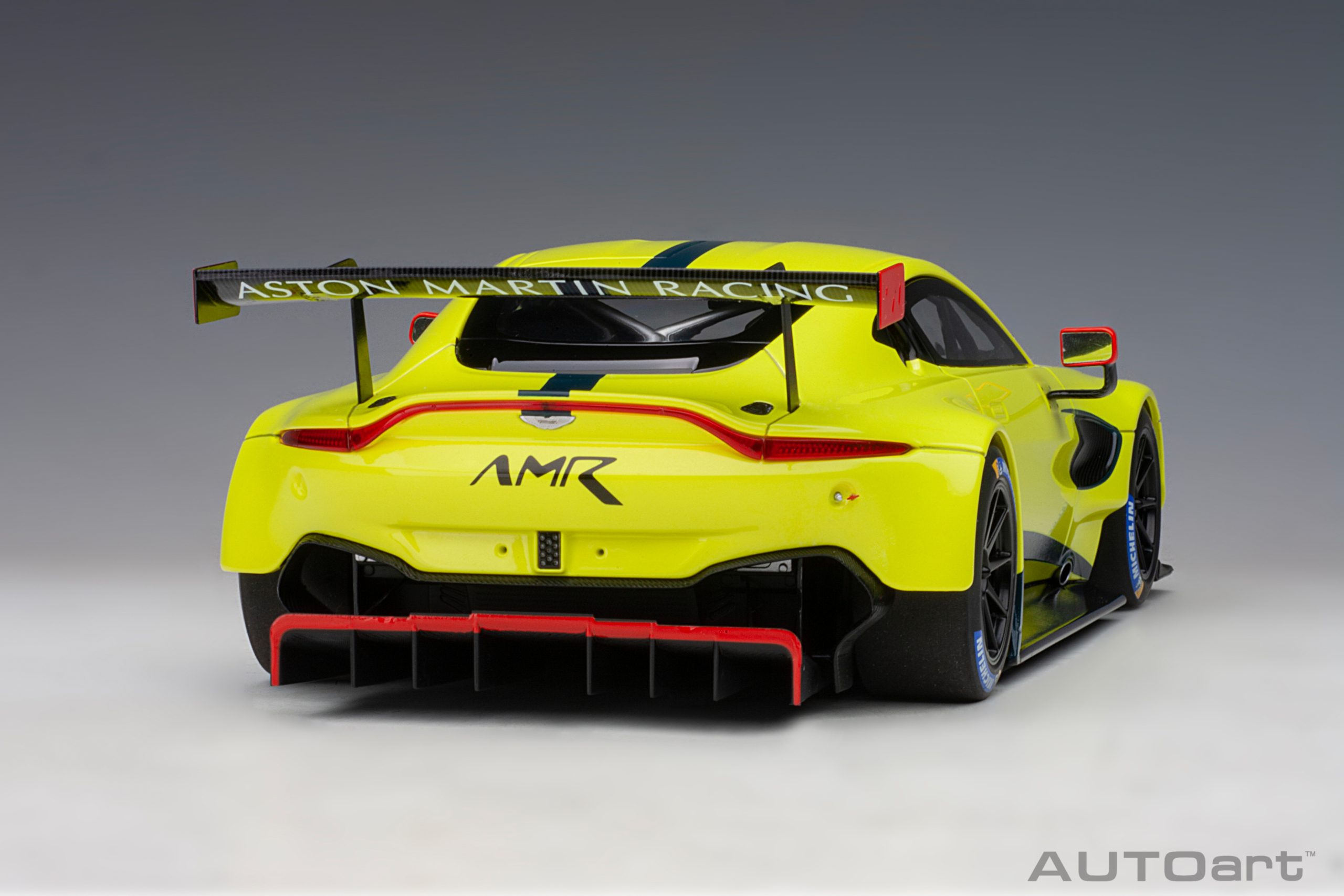 AUTOart Aston Martin Vantage GTE Le Mans Pro 2018 Presentation Car 1:18 - Immagine 12