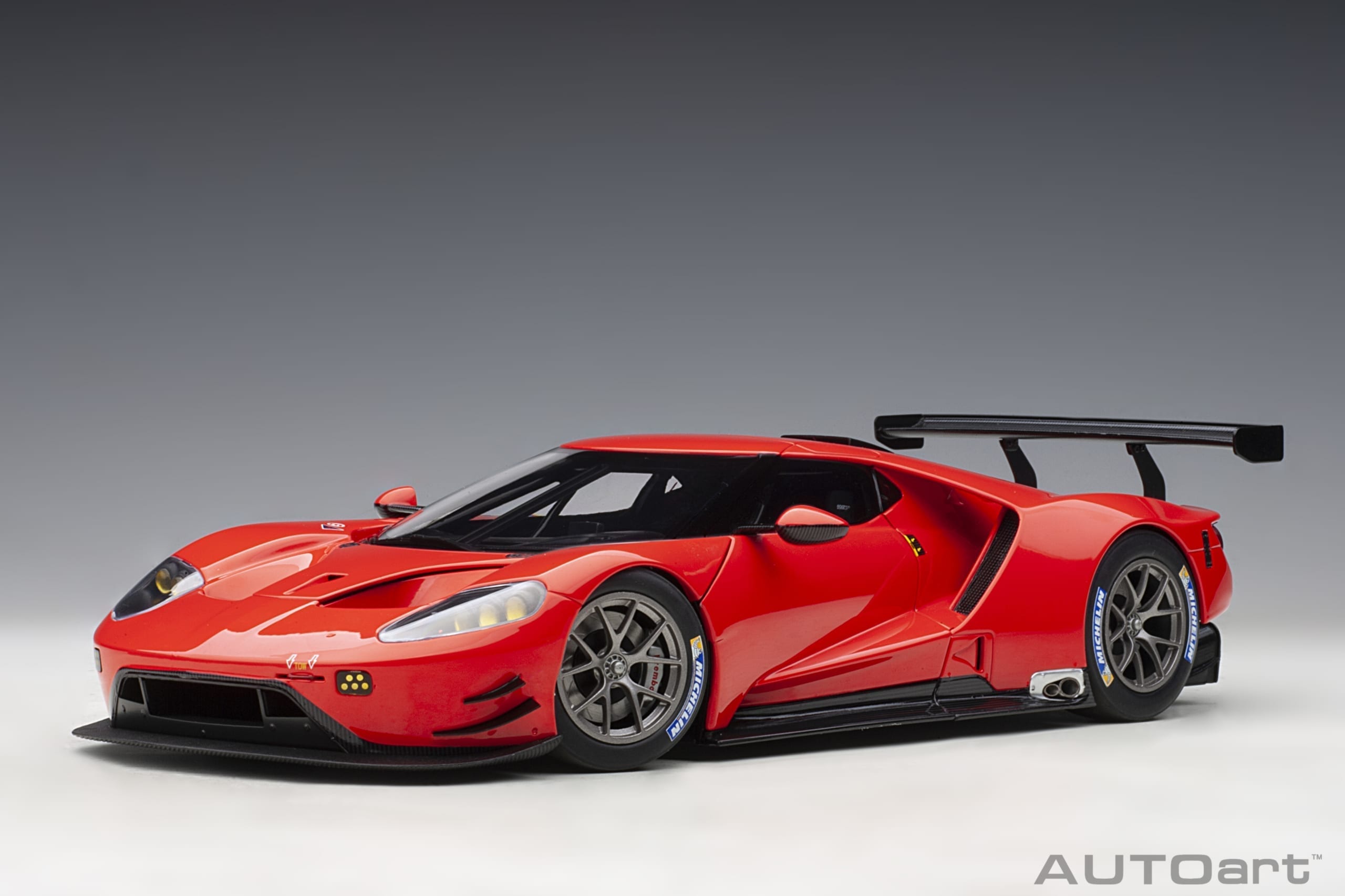AUTOart Ford GT LM Plain Body Version 2018 1:18 - Red