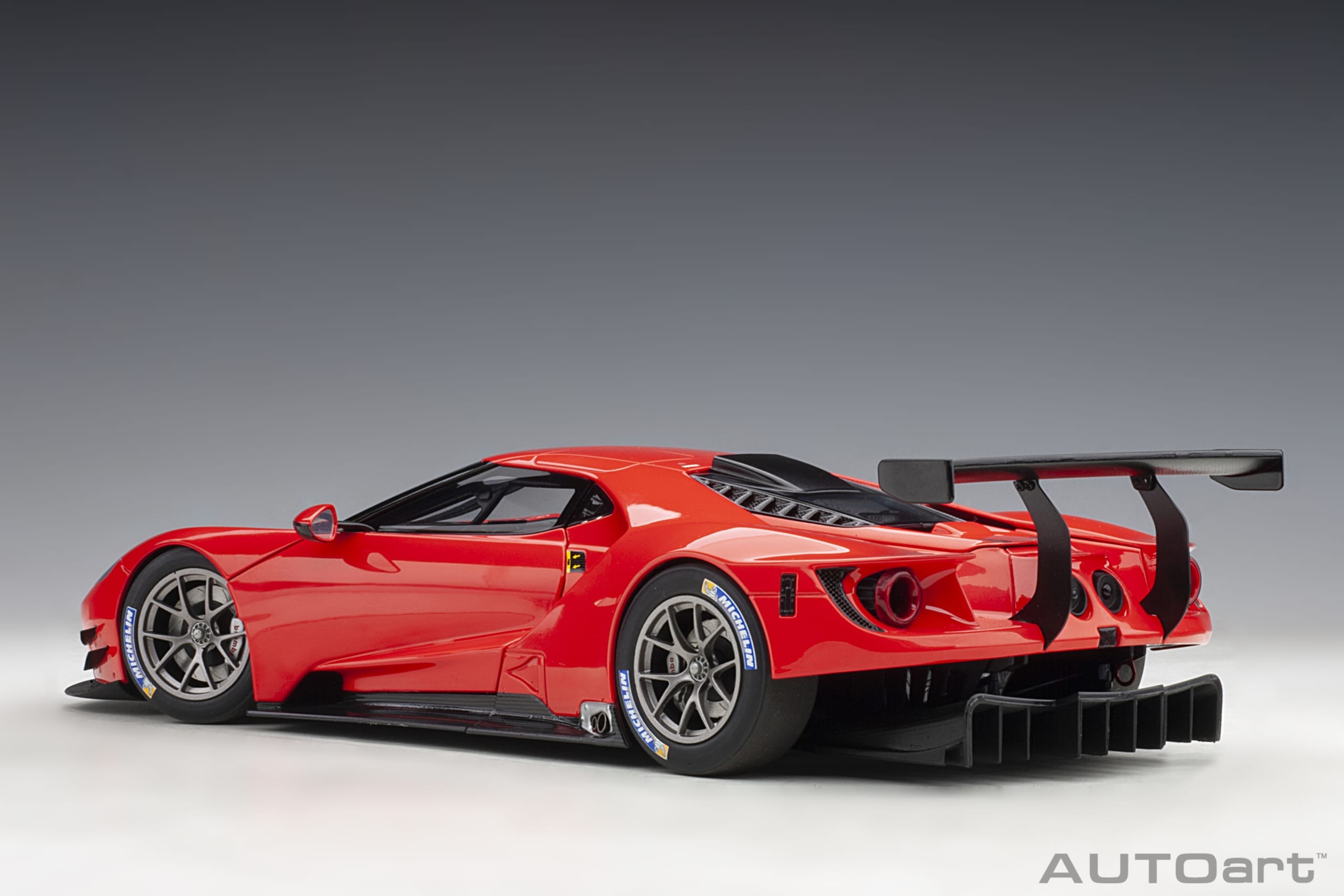 AUTOart Ford GT LM Plain Body Version 2018 1:18 - Red - Image 2
