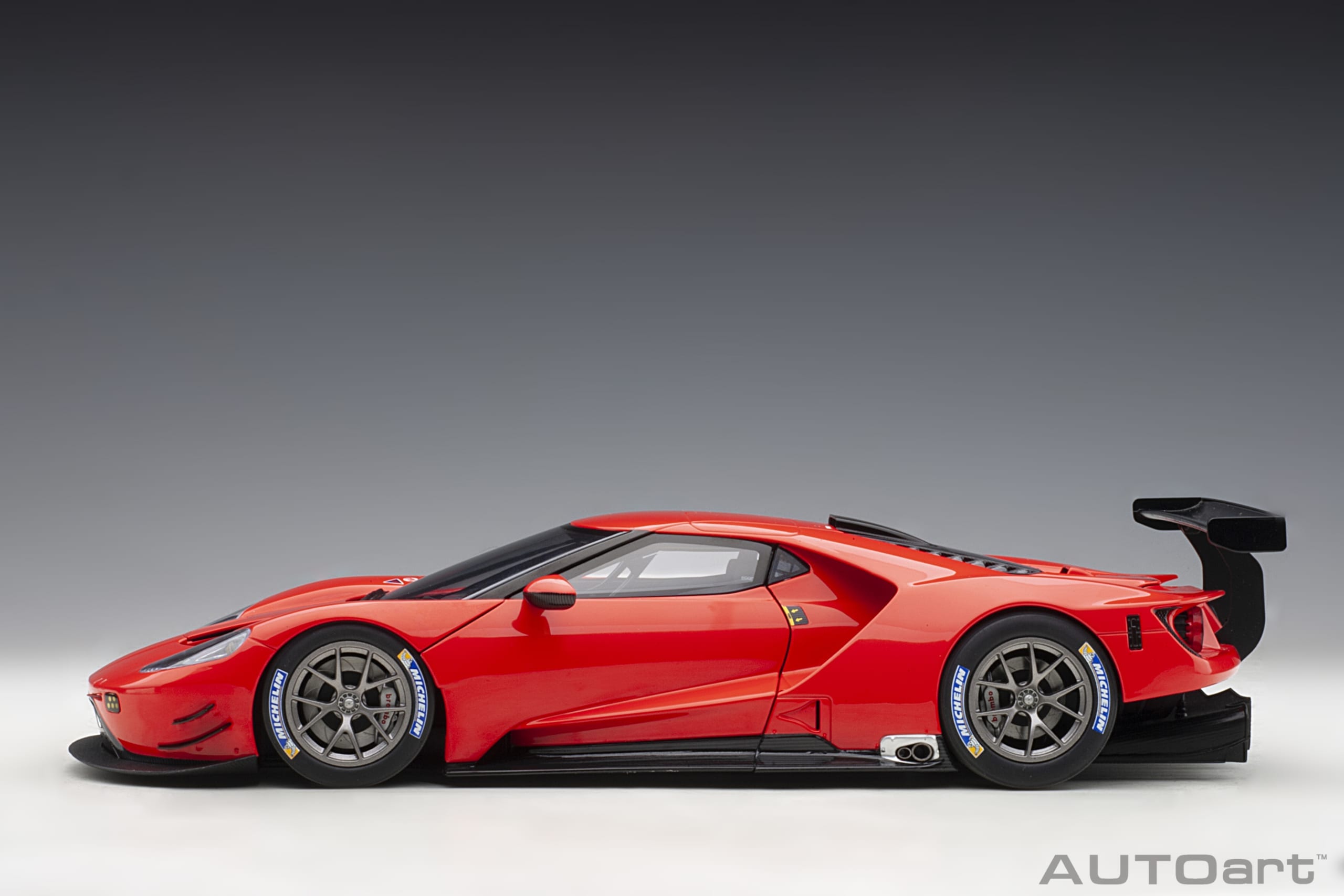 AUTOart Ford GT LM Plain Body Version 2018 1:18 - Red - Image 3