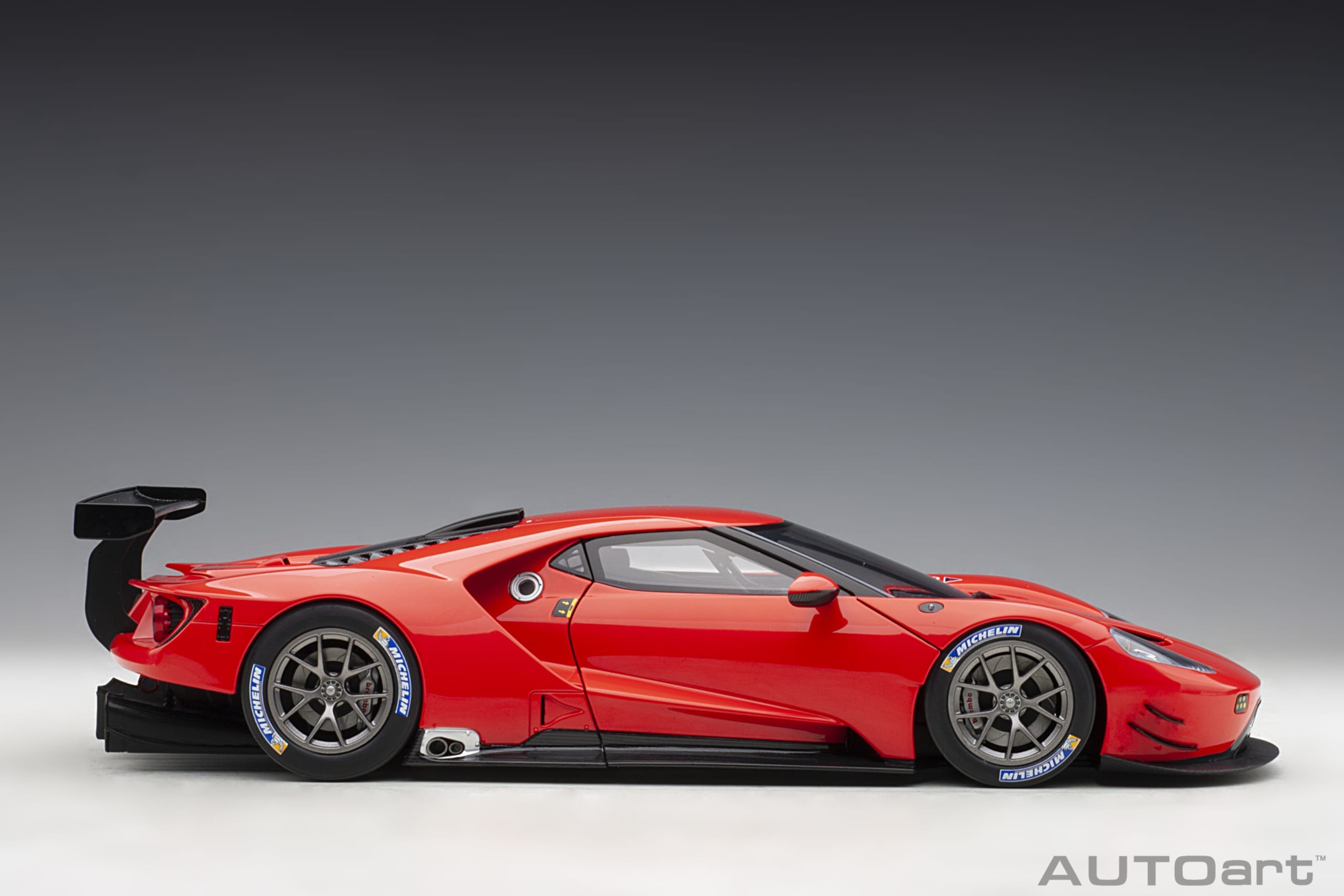 AUTOart Ford GT LM Plain Body Version 2018 1:18 - Red - Image 4