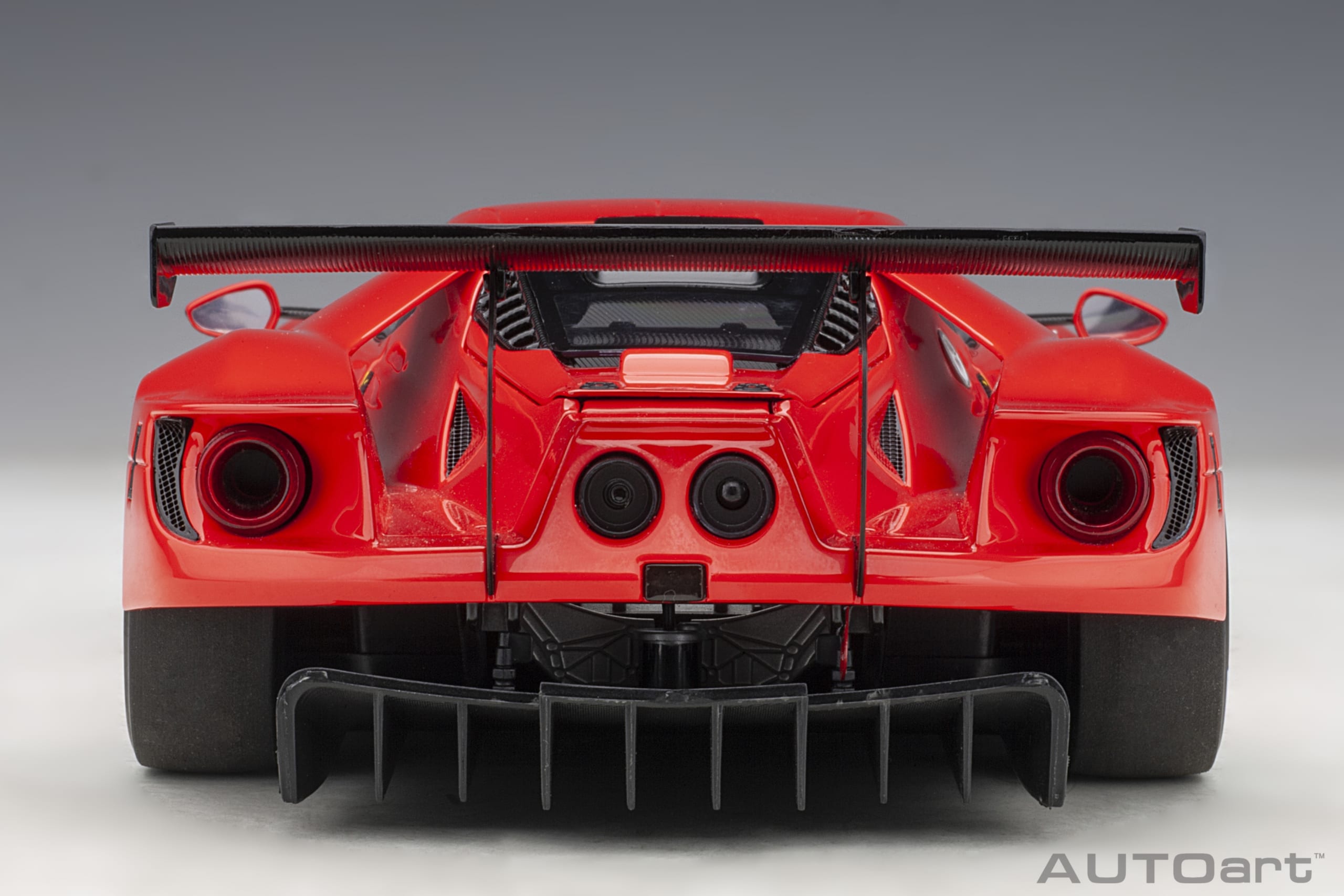 AUTOart Ford GT LM Plain Body Version 2018 1:18 - Red - Image 6