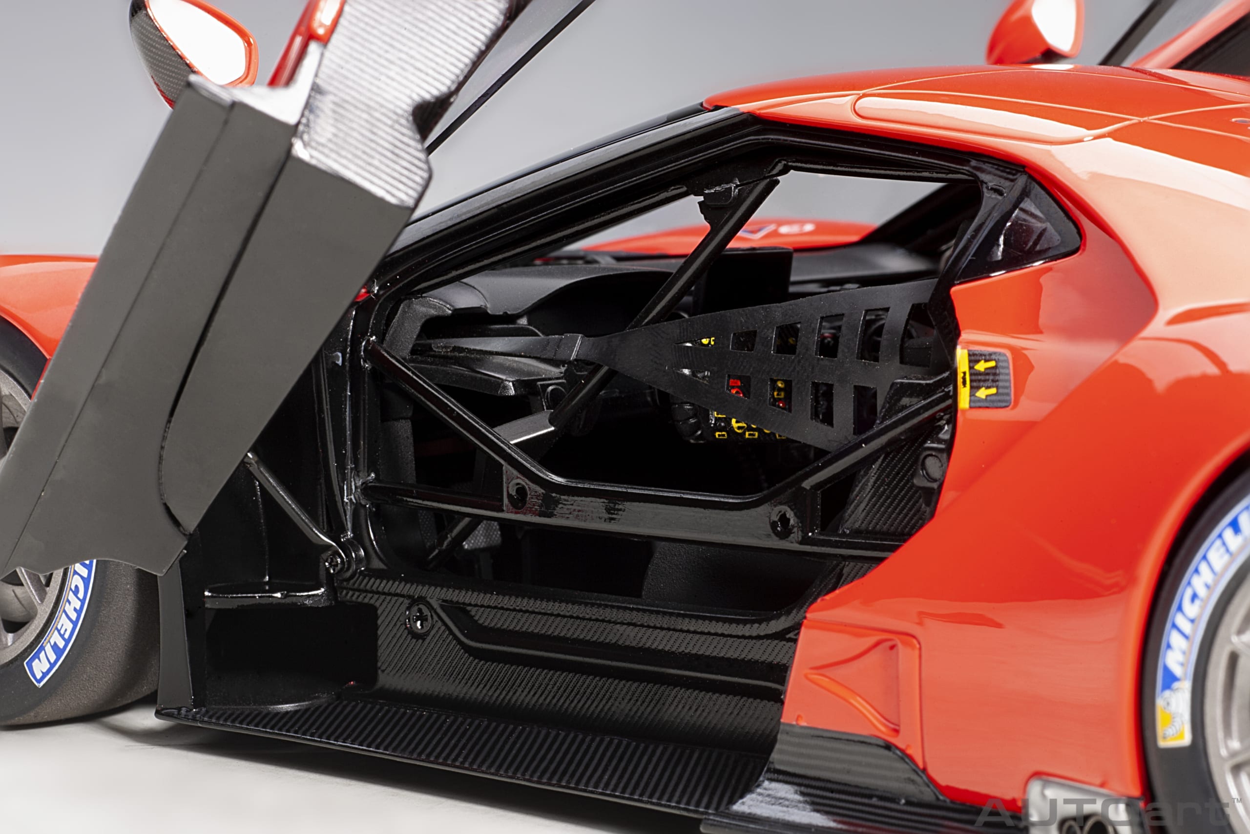 AUTOart Ford GT LM Plain Body Version 2018 1:18 - Red - Image 9