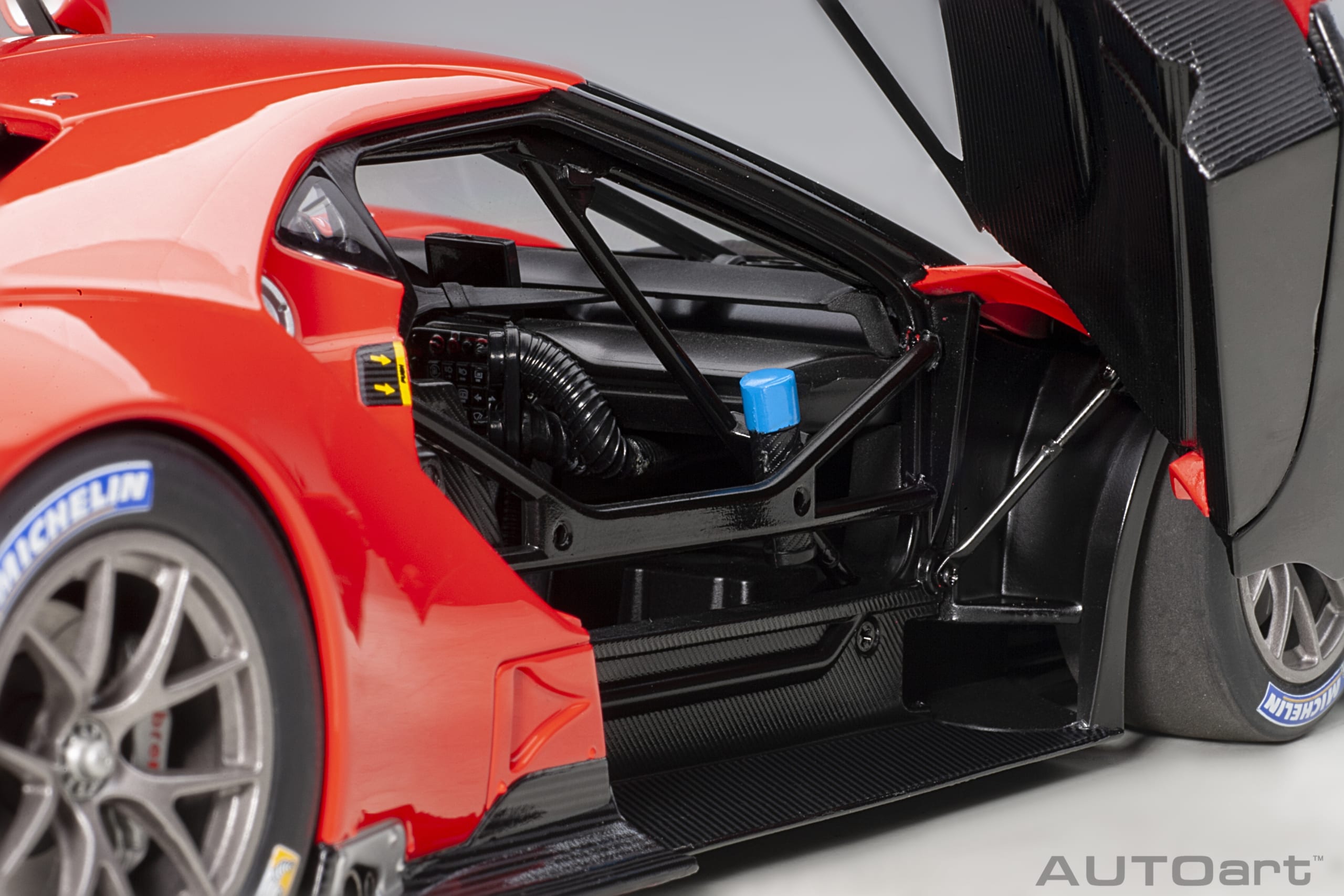 AUTOart Ford GT LM Plain Body Version 2018 1:18 - Red - Image 10