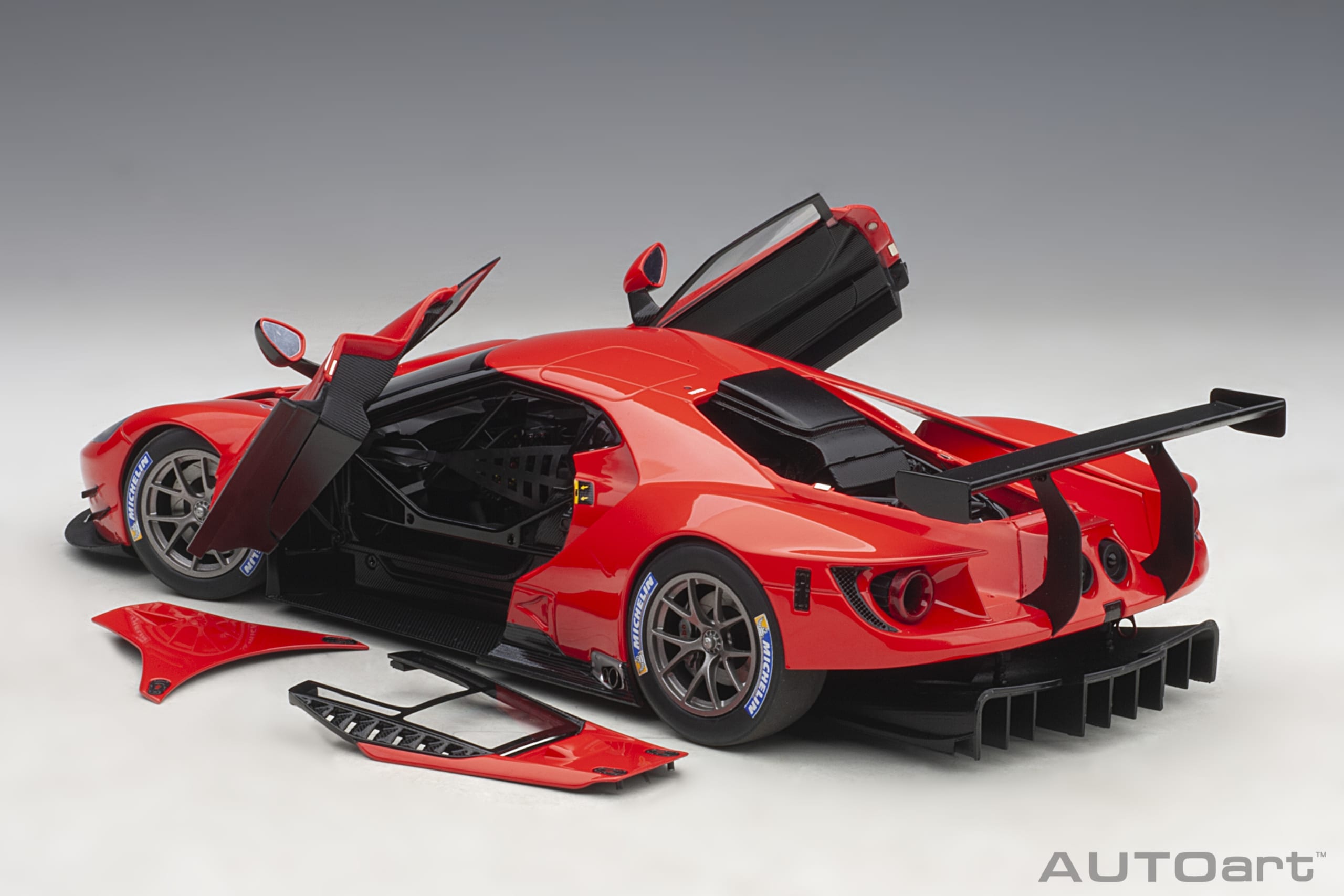 AUTOart Ford GT LM Plain Body Version 2018 1:18 - Red - Image 13