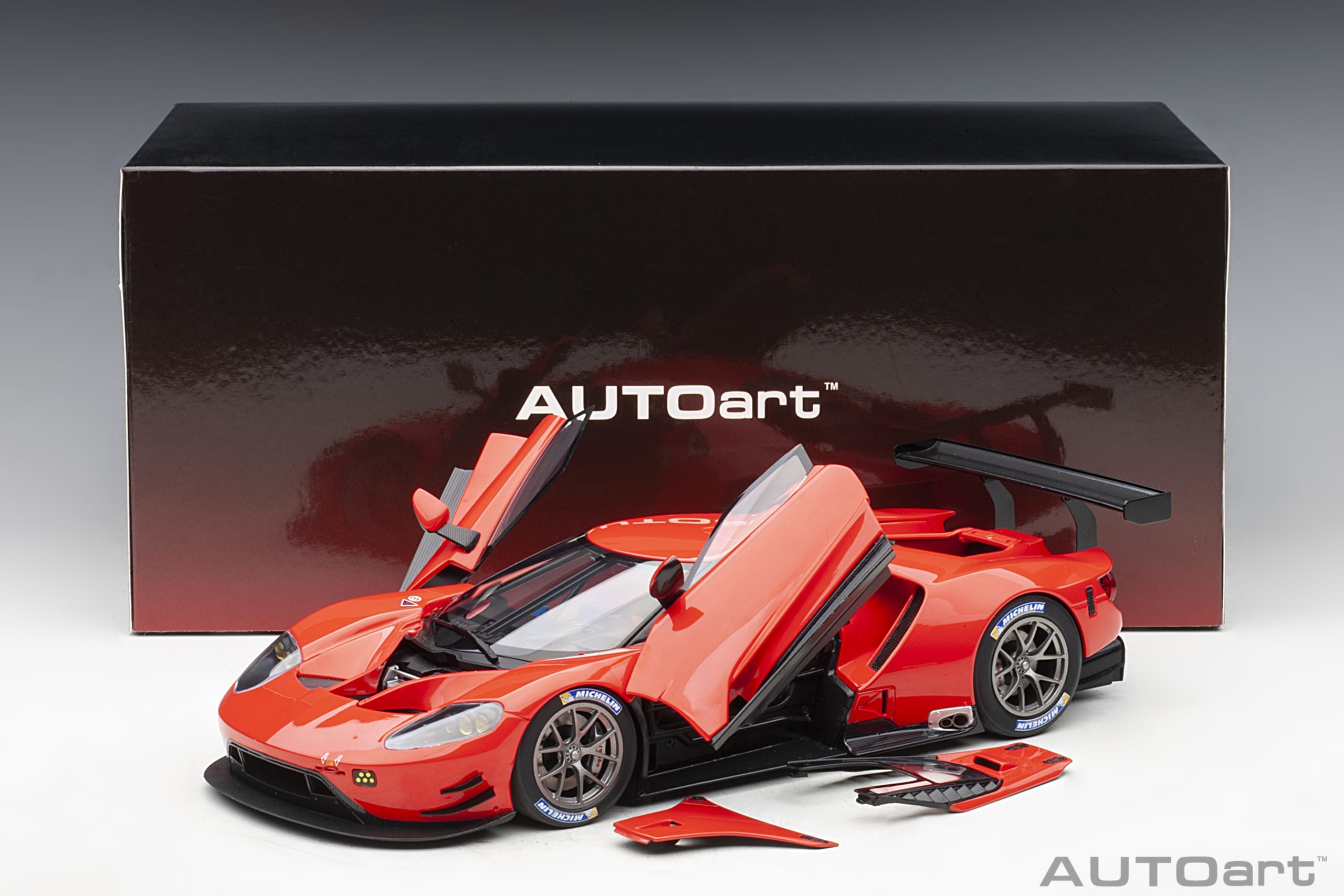 AUTOart Ford GT LM Plain Body Version 2018 1:18 - Red - Image 18