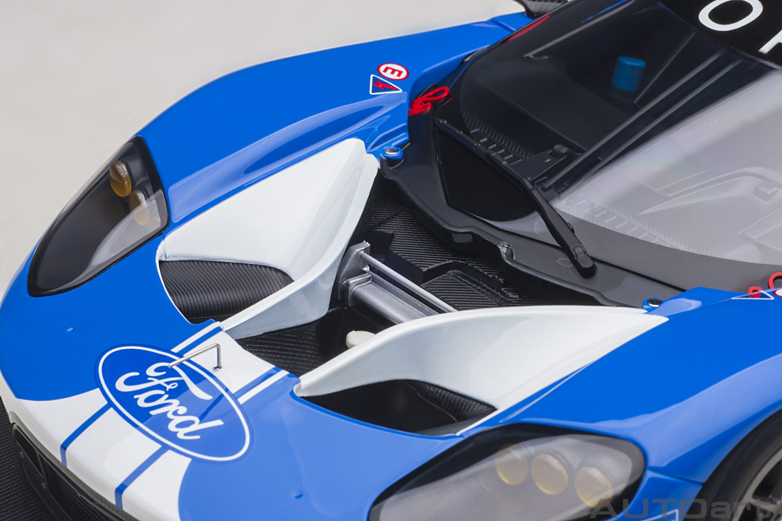 AUTOart Ford GT LM 2019 Hand/Müller/Bourdais #68 1:18 - Image 11