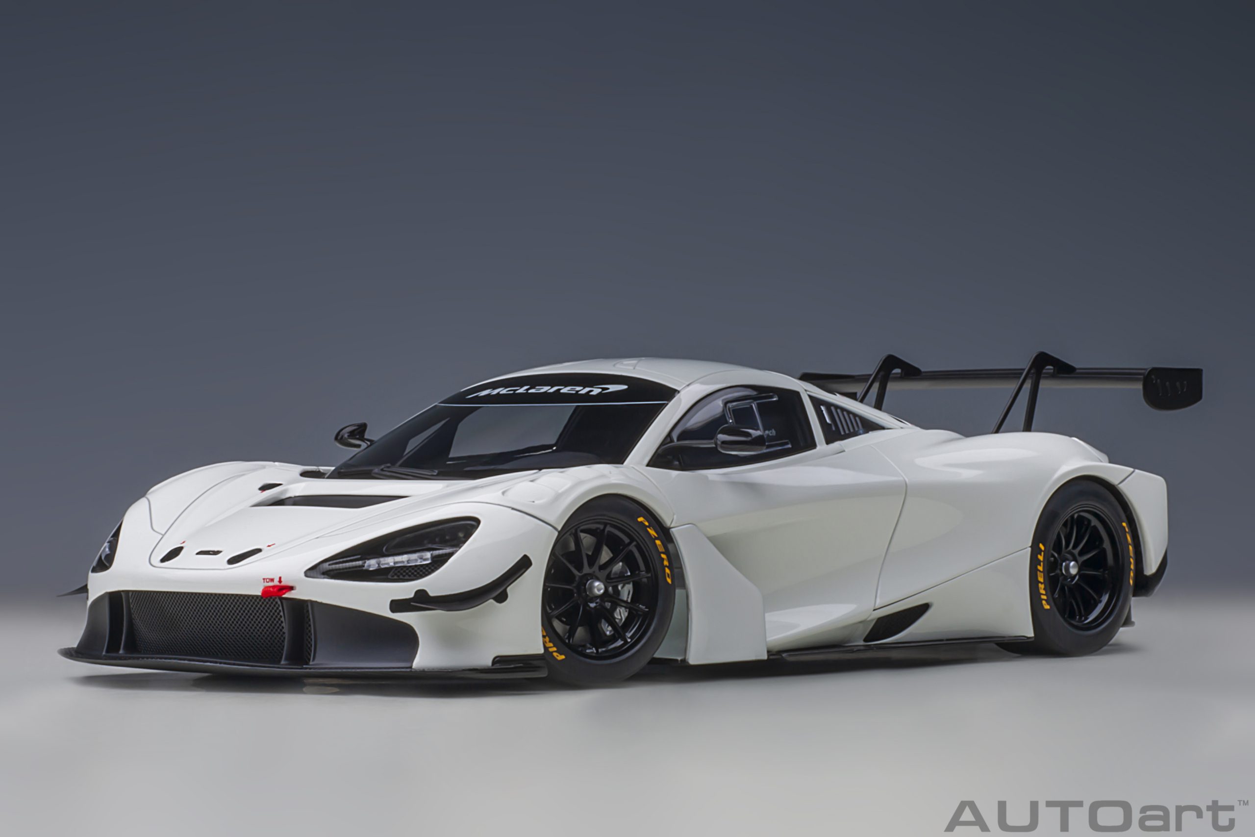 AUTOart McLaren 720S GT3 2019 1:18 - Bianco Lucido