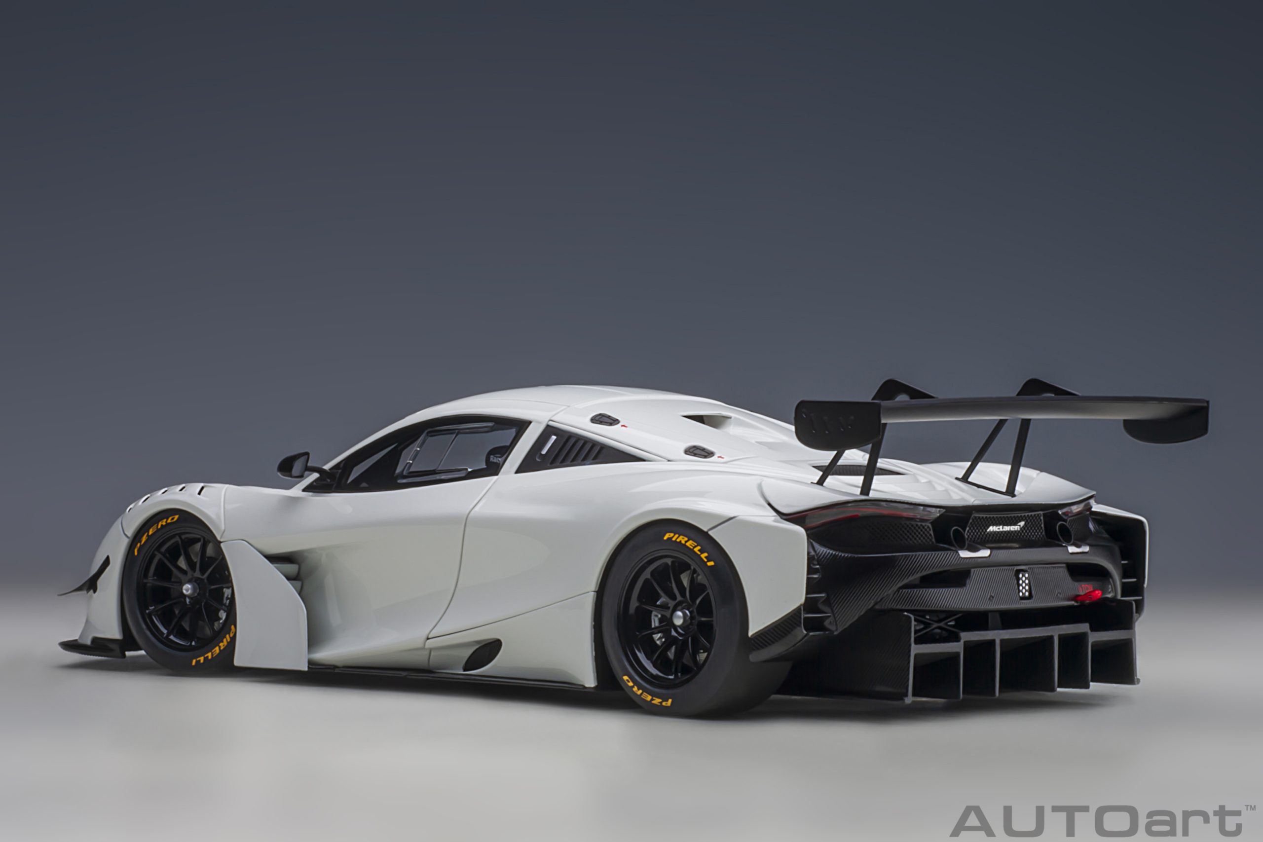 AUTOart McLaren 720S GT3 2019 1:18 - Gloss White - Immagine 2